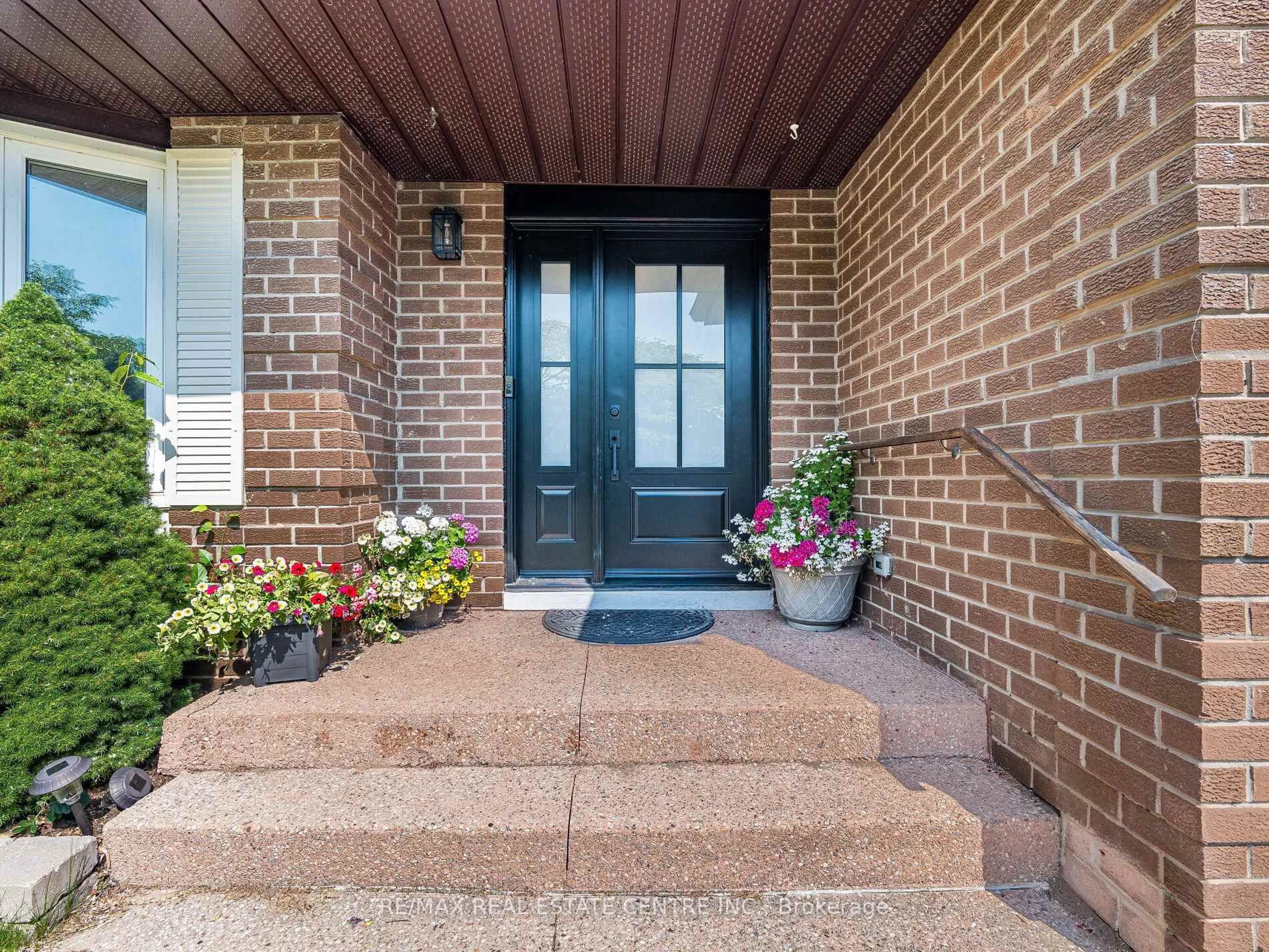 Indoor entryway for 3255 Ulman Rd, Oakville Ontario L6L 5S9