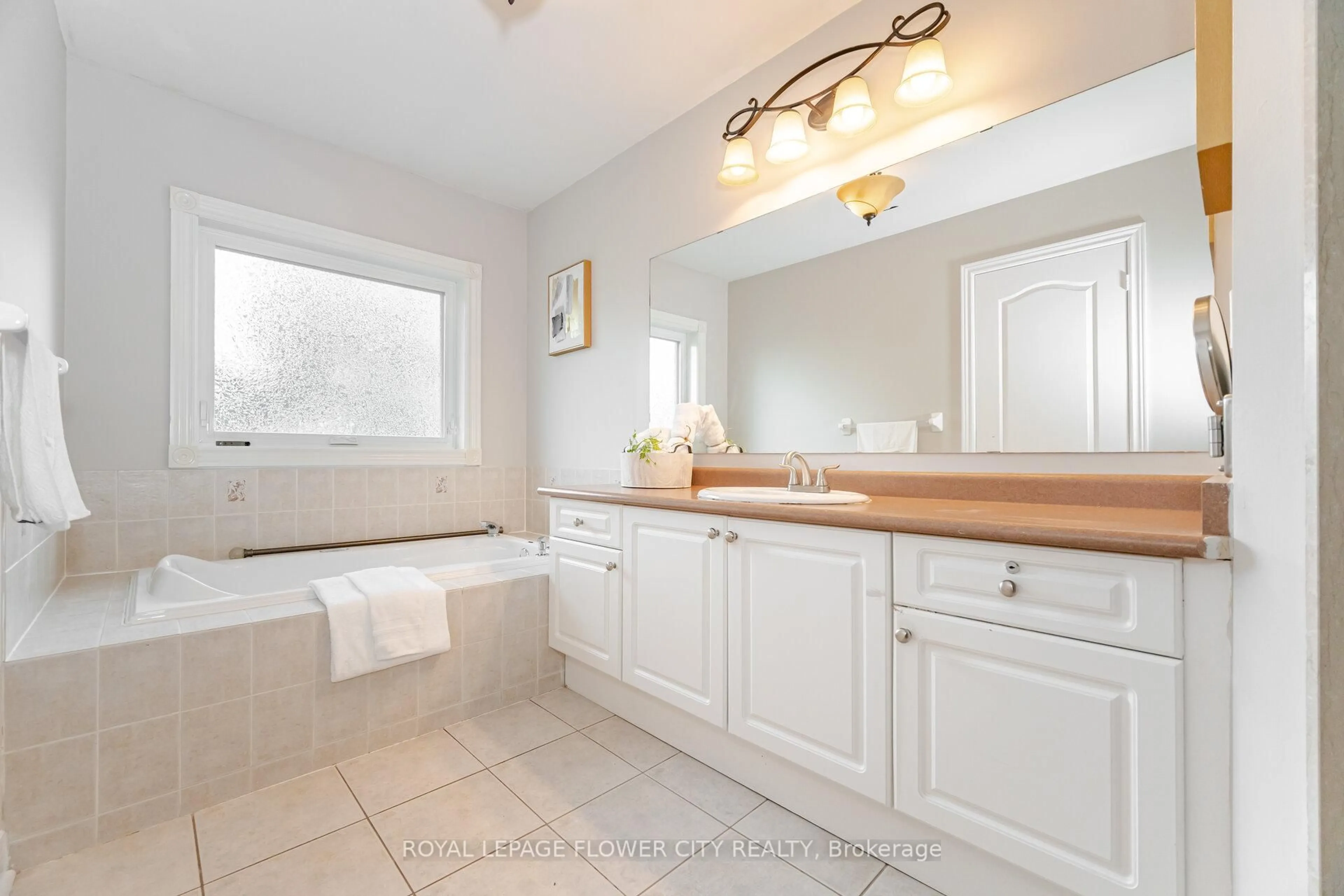 Contemporary bathroom, ceramic/tile floor for 61 Headwater Rd, Caledon Ontario L7E 2W4