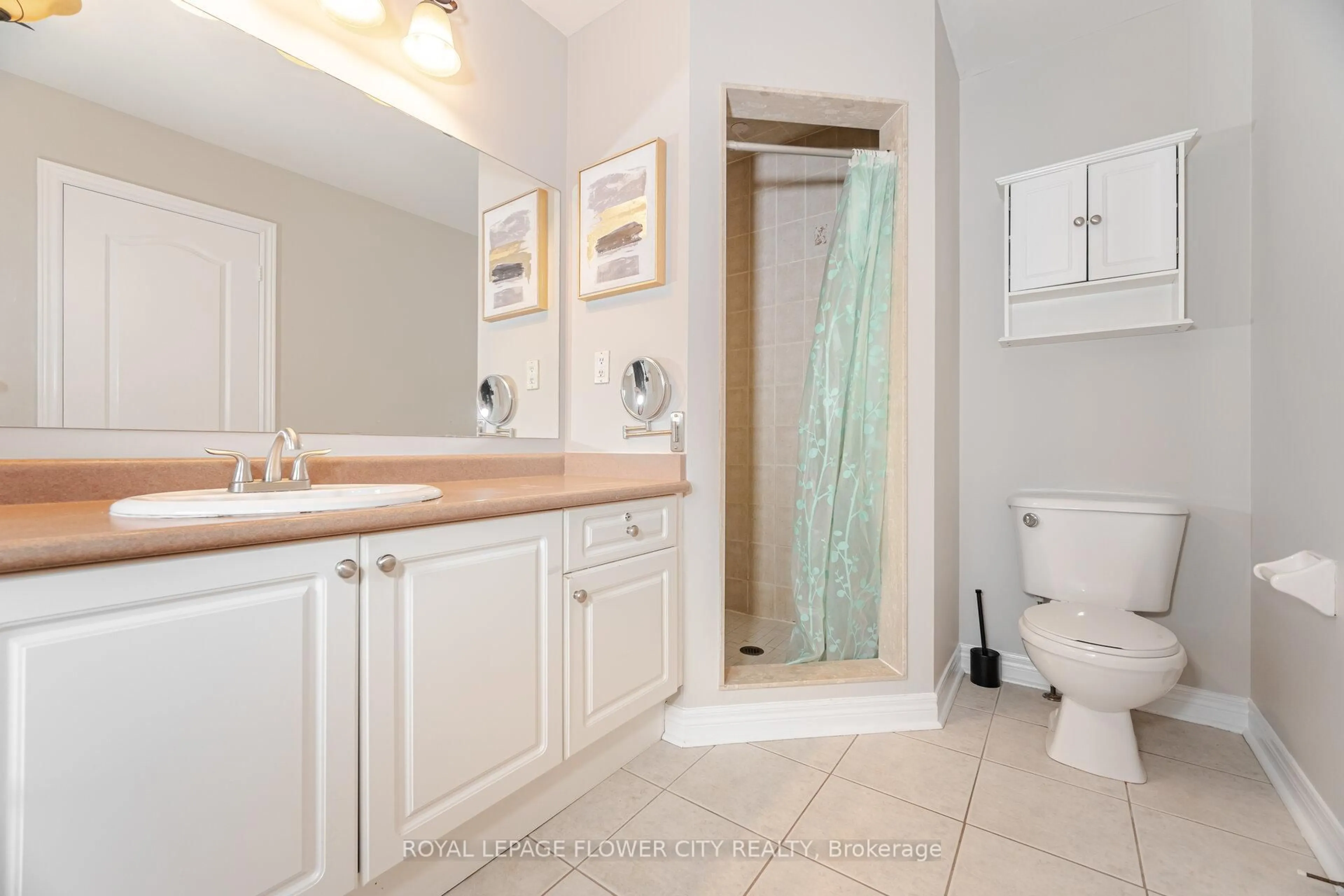 Standard bathroom, ceramic/tile floor for 61 Headwater Rd, Caledon Ontario L7E 2W4