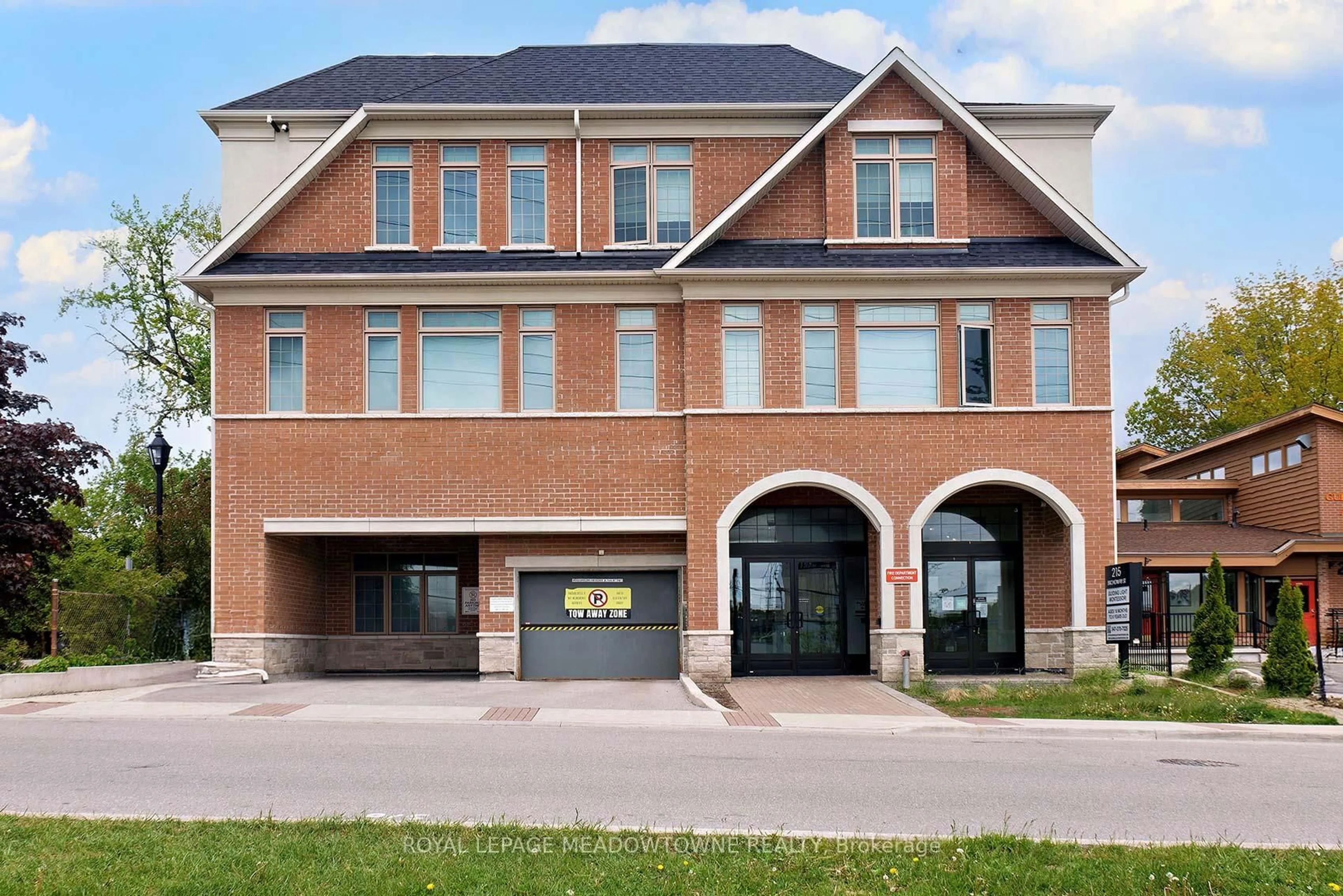 Home with brick exterior material, building for 215 Broadway St #207, Mississauga Ontario L5M 1J1