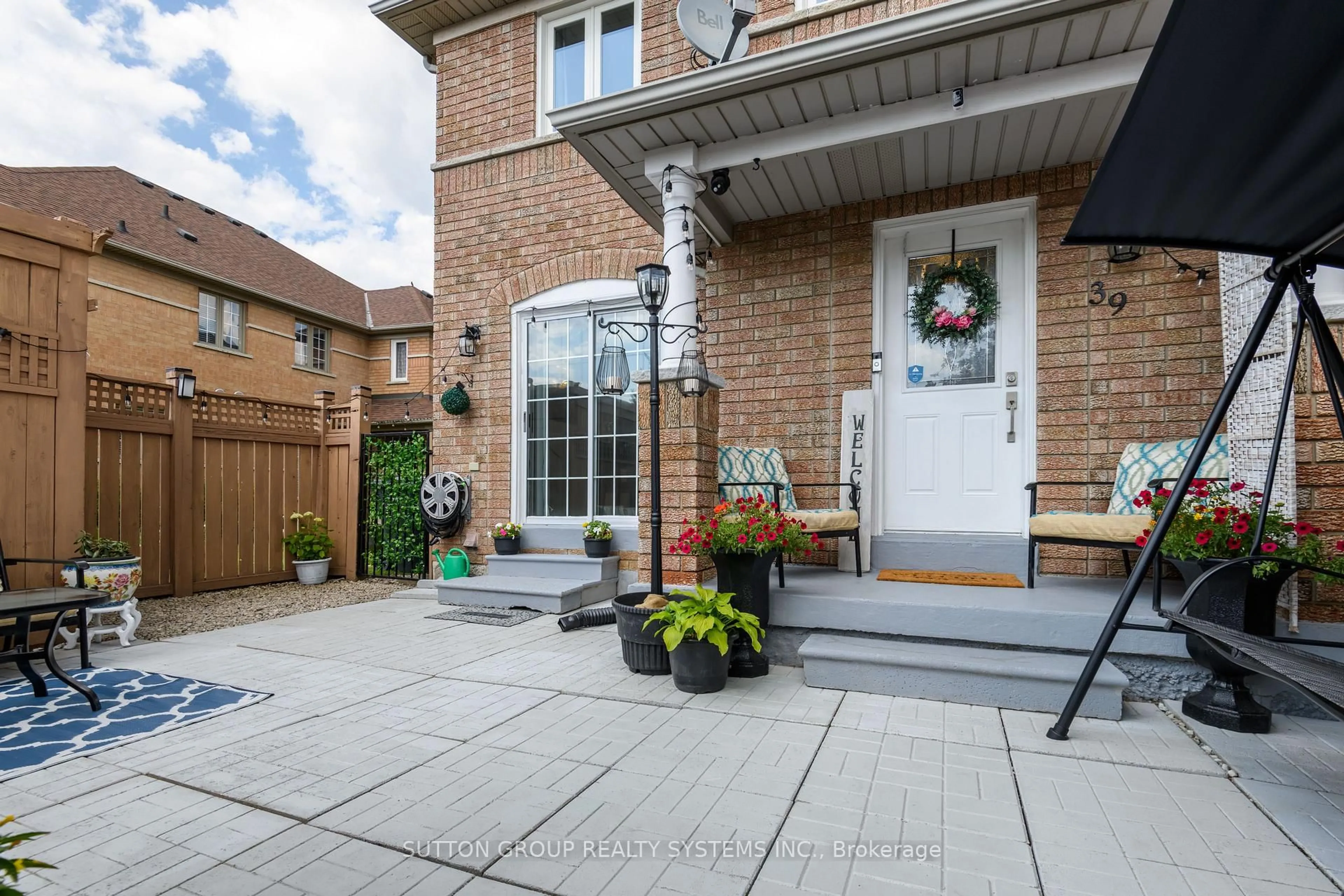 Patio, street for 39 Morningmist St, Brampton Ontario L6R 2A6