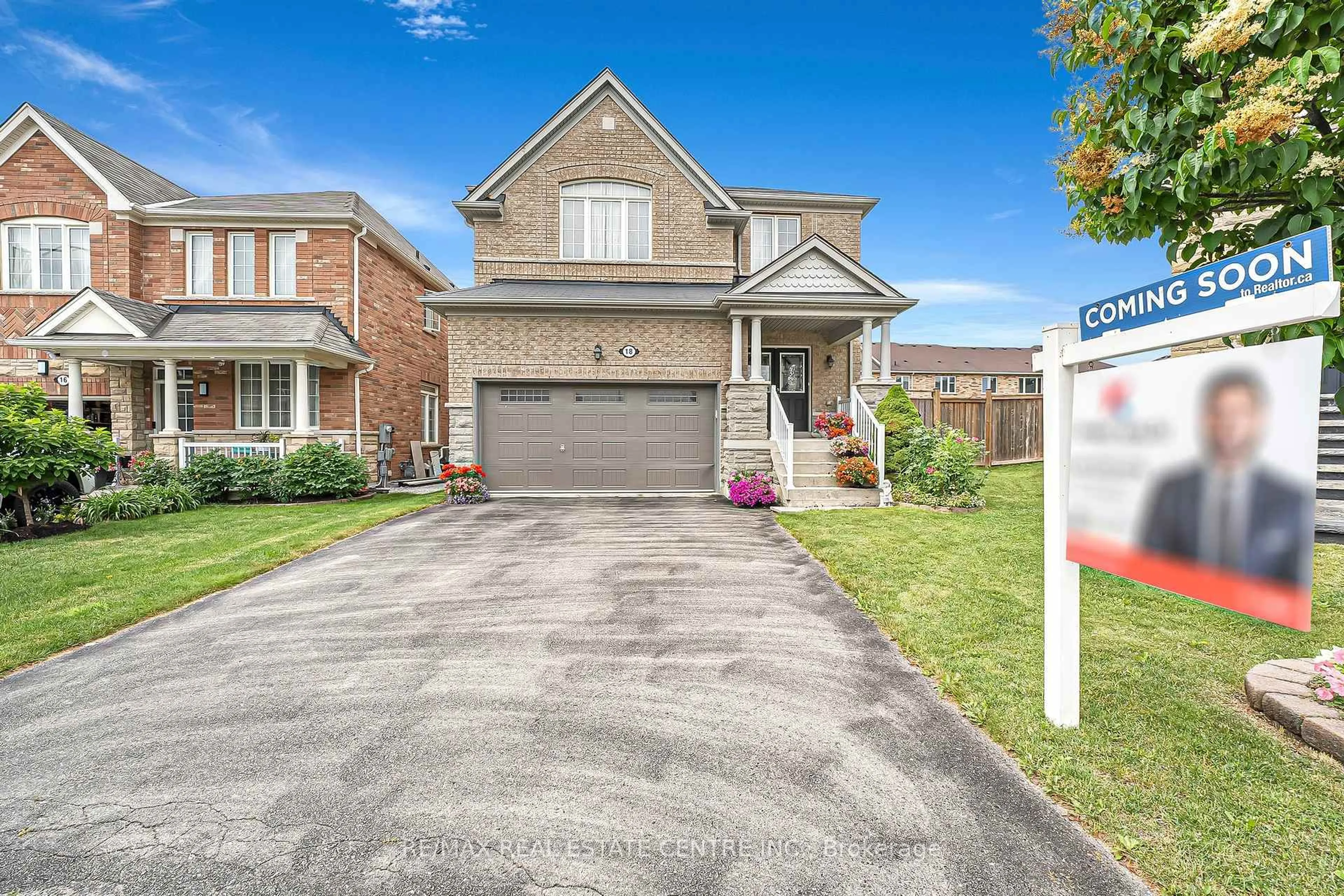 Home with brick exterior material, street for 18 Kawana Rd, Brampton Ontario L6Y 0W2