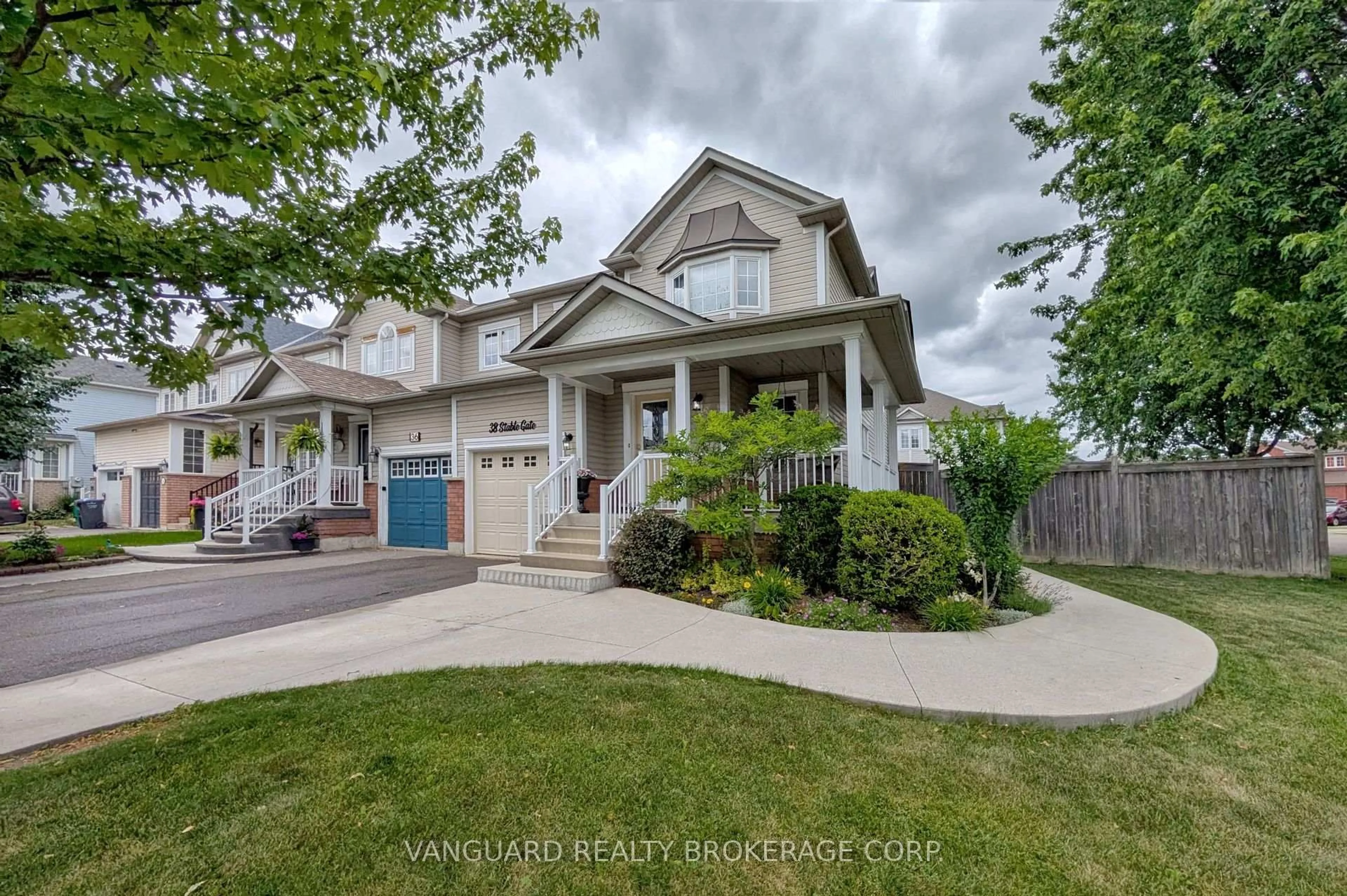 Home with vinyl exterior material, street for 38 Stable Gate, Brampton Ontario L7A 1R5