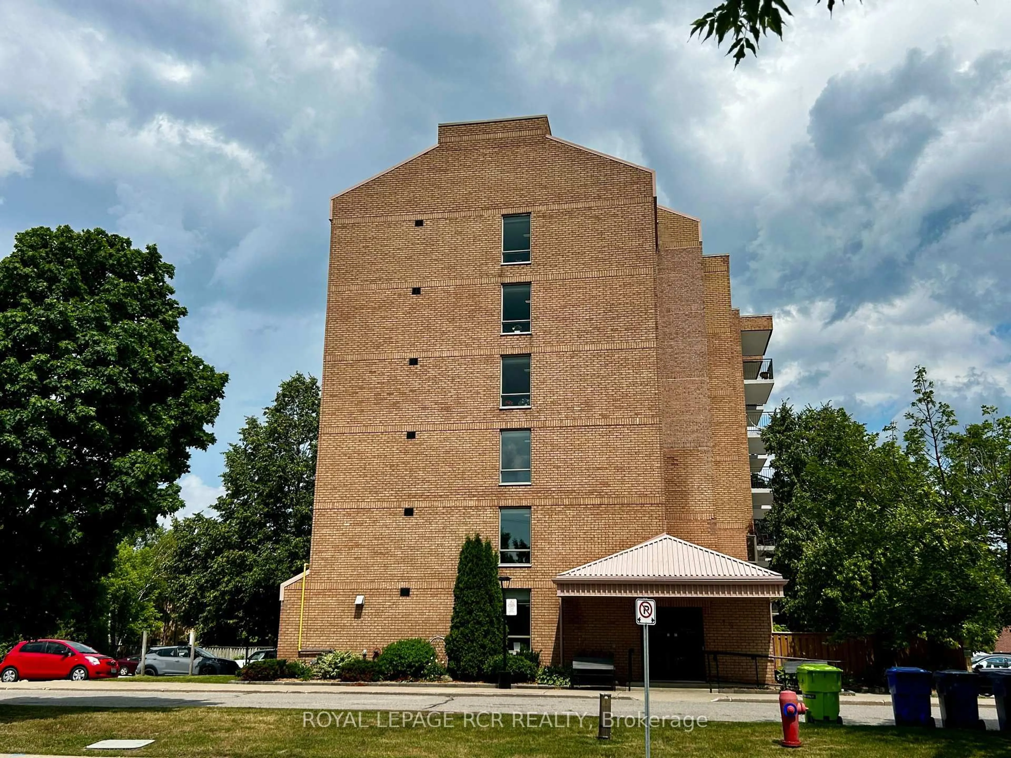Home with brick exterior material, building for 16 Fourth St #58, Orangeville Ontario L9W 4N7