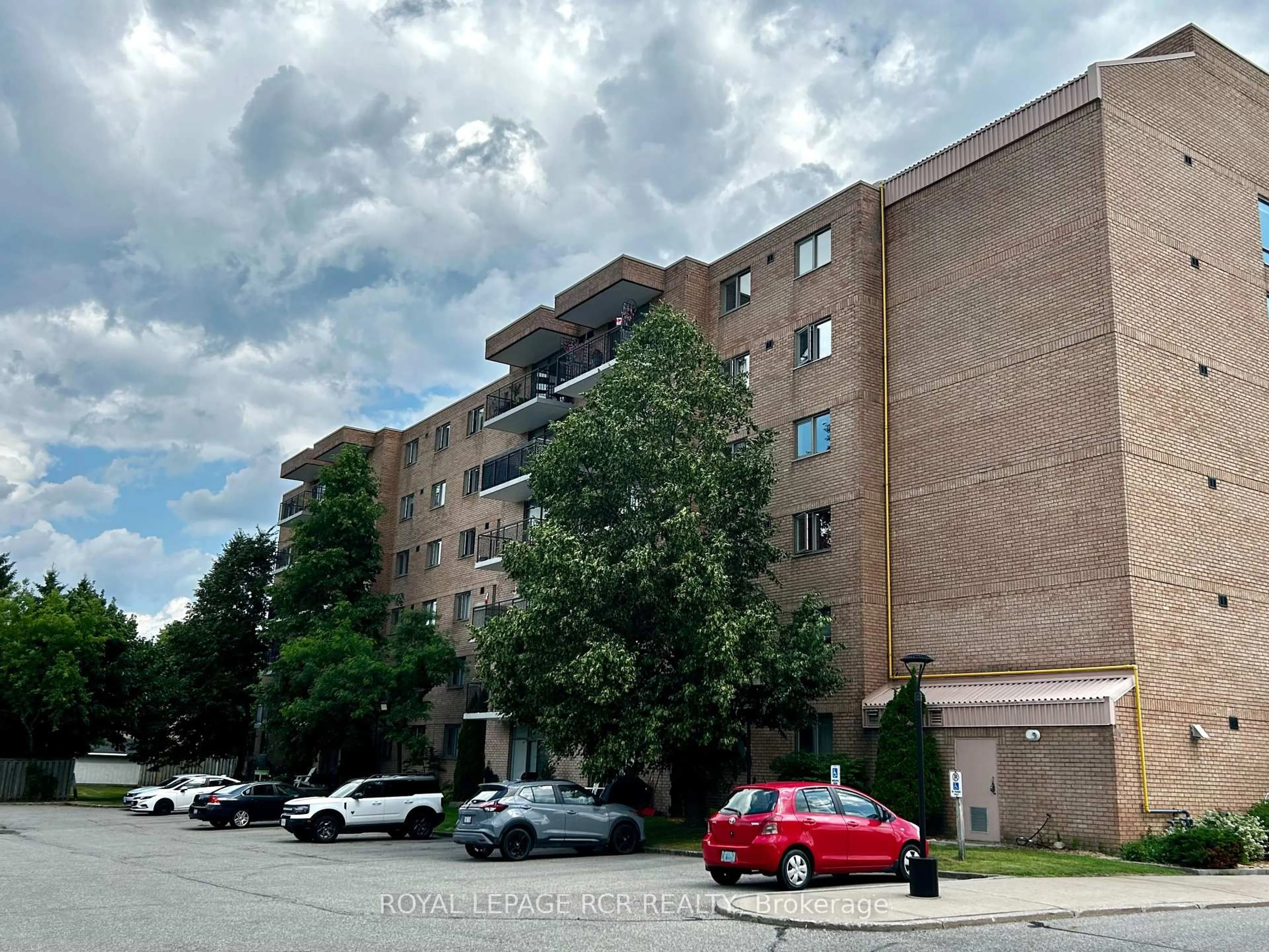 A pic from outside/outdoor area/front of a property/back of a property/a pic from drone, street for 16 Fourth St #58, Orangeville Ontario L9W 4N7