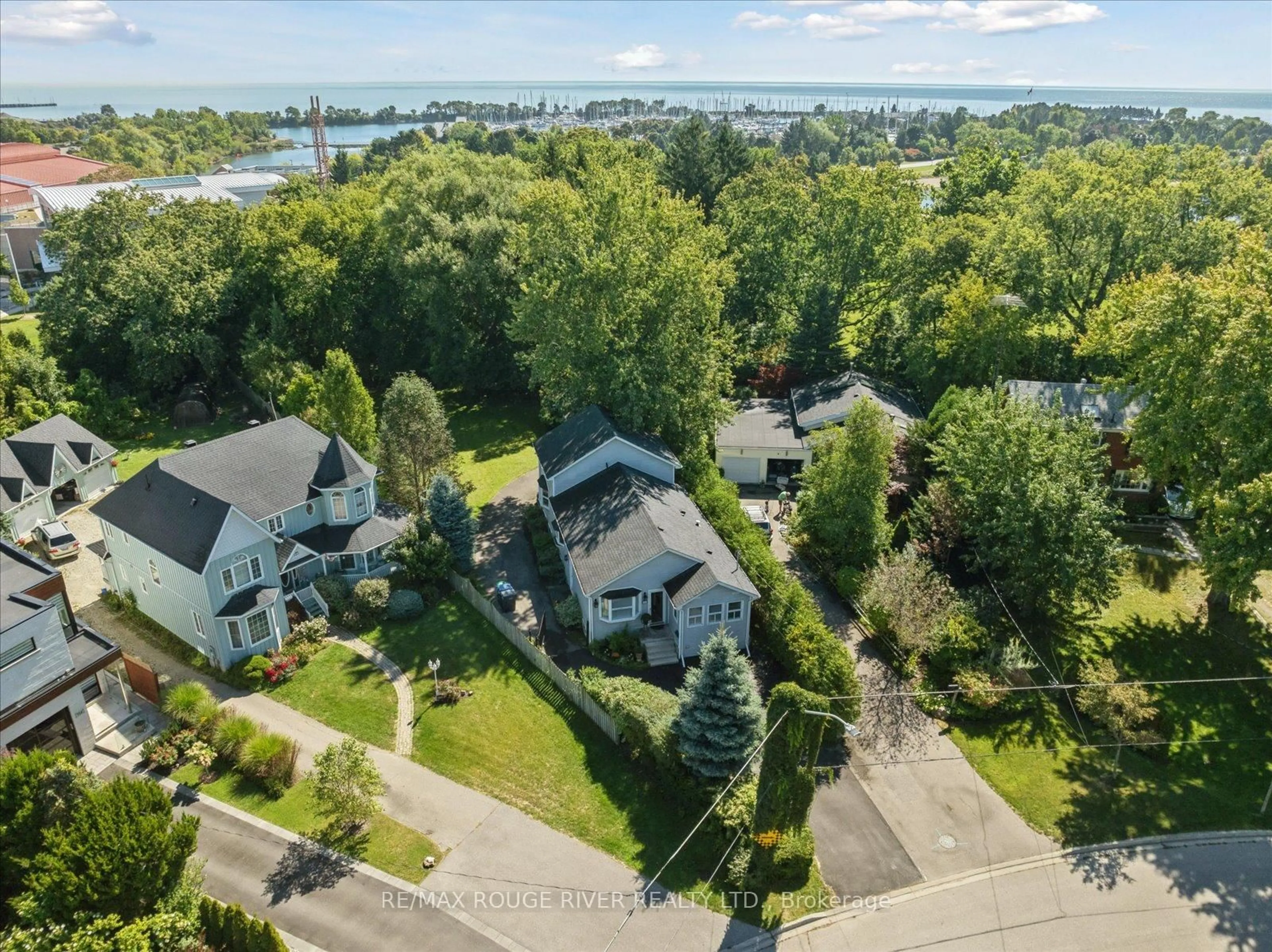 A pic from outside/outdoor area/front of a property/back of a property/a pic from drone, water/lake/river/ocean view for 708 Montbeck Cres, Mississauga Ontario L5G 1P3