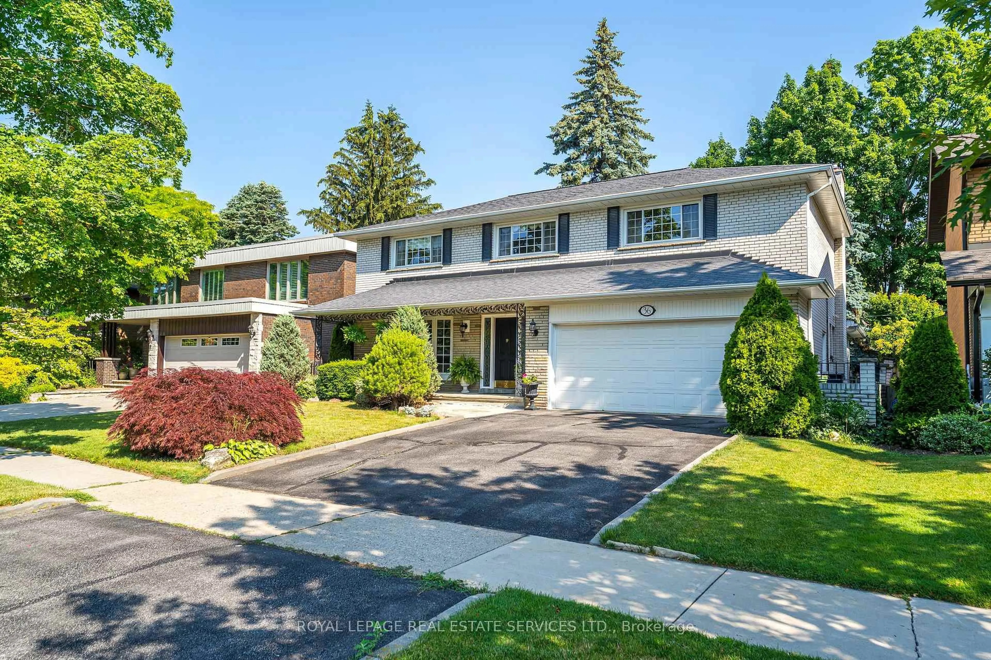Home with vinyl exterior material, street for 36 Courtsfield Cres, Toronto Ontario M9A 4S9