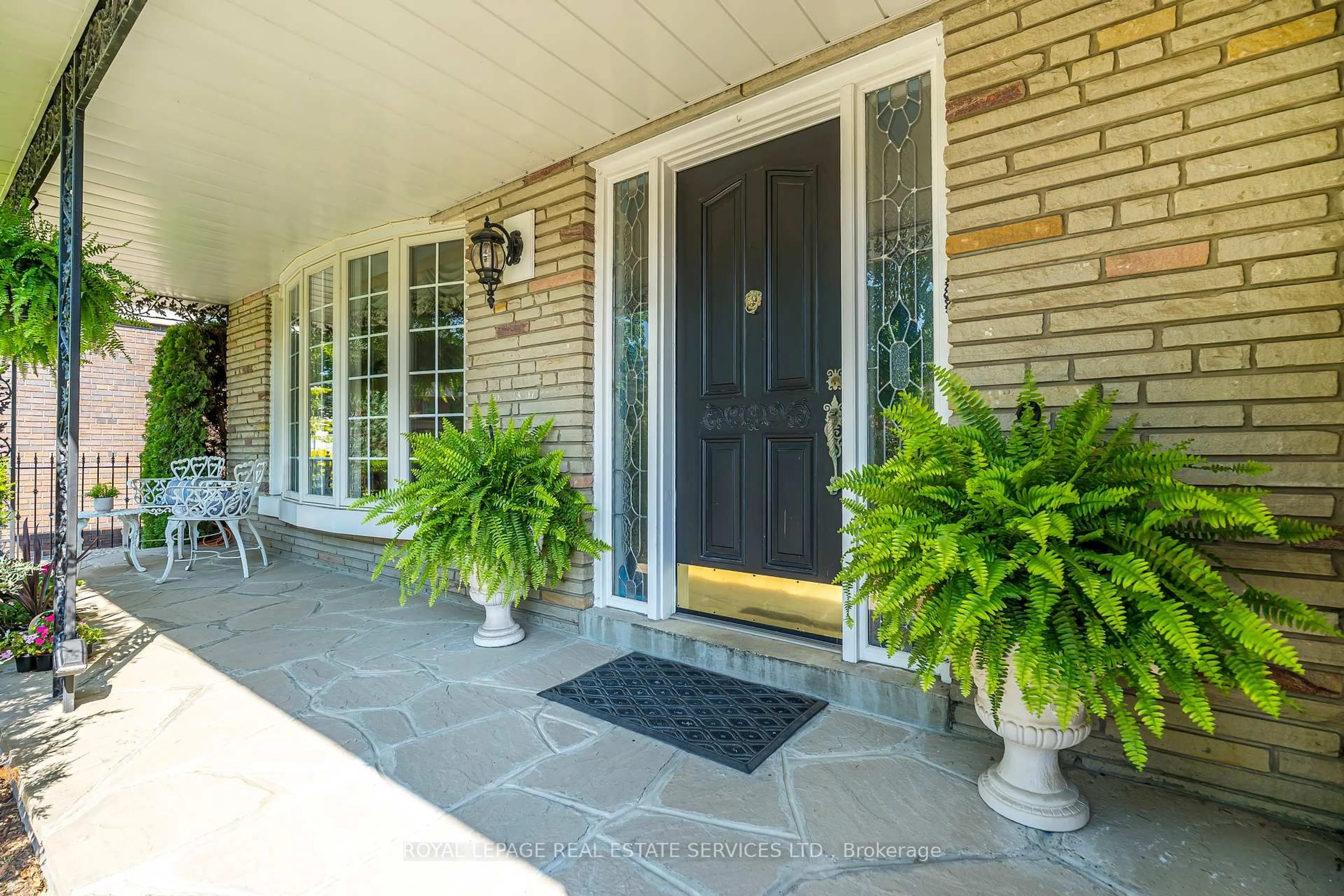 Indoor entryway for 36 Courtsfield Cres, Toronto Ontario M9A 4S9