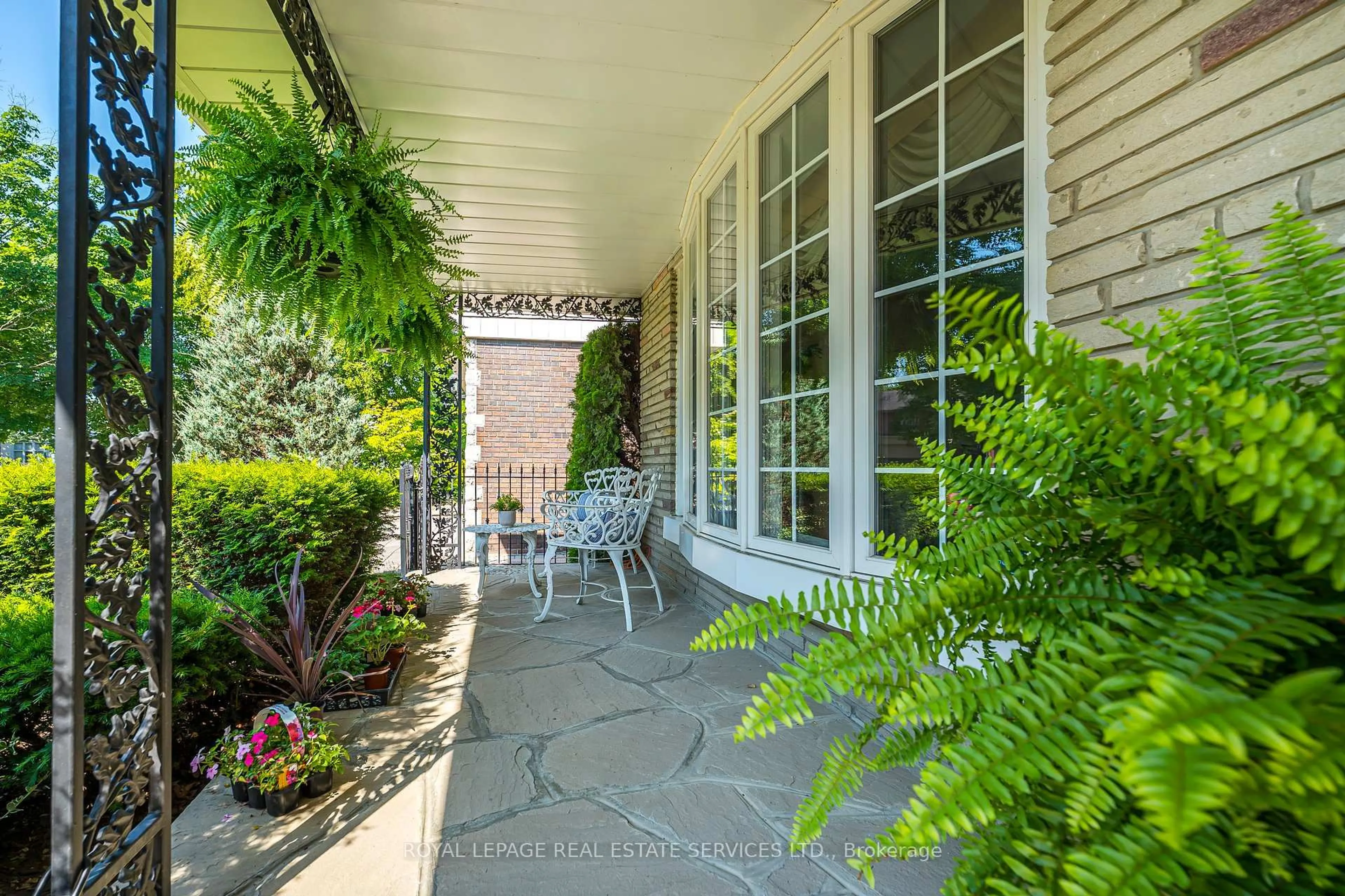 Patio, street for 36 Courtsfield Cres, Toronto Ontario M9A 4S9