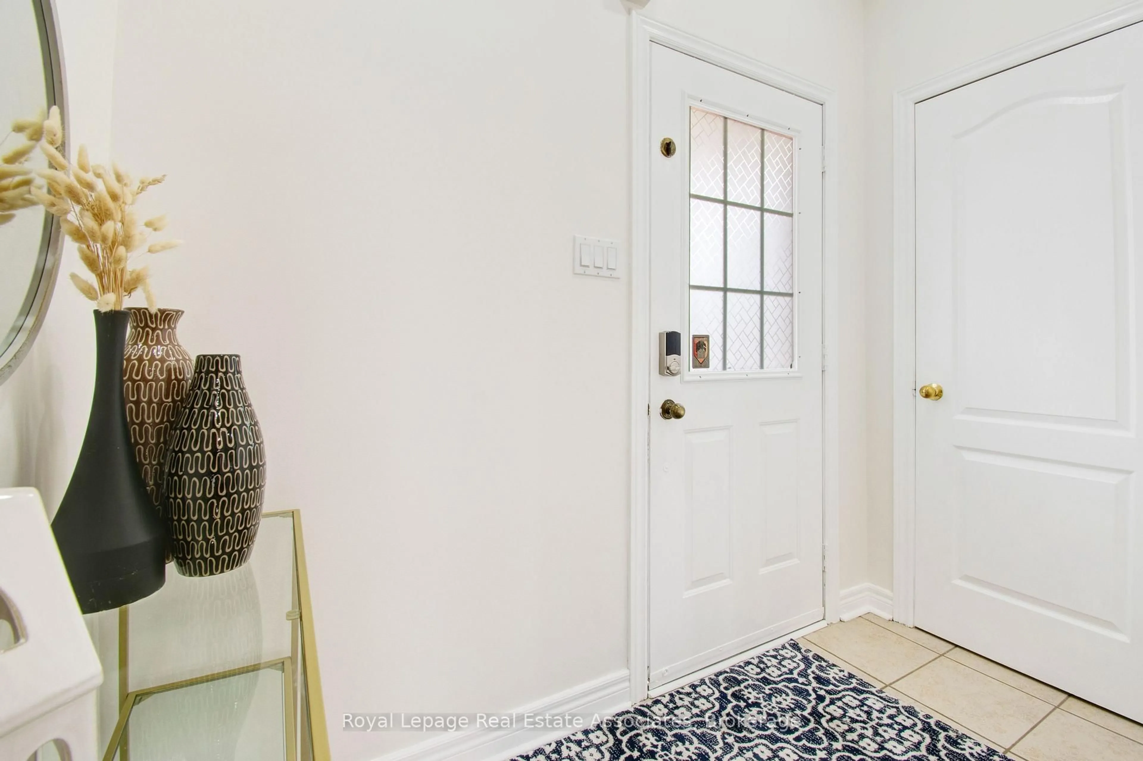 Indoor entryway for 133 Sewells Lane, Brampton Ontario L7A 2Z7