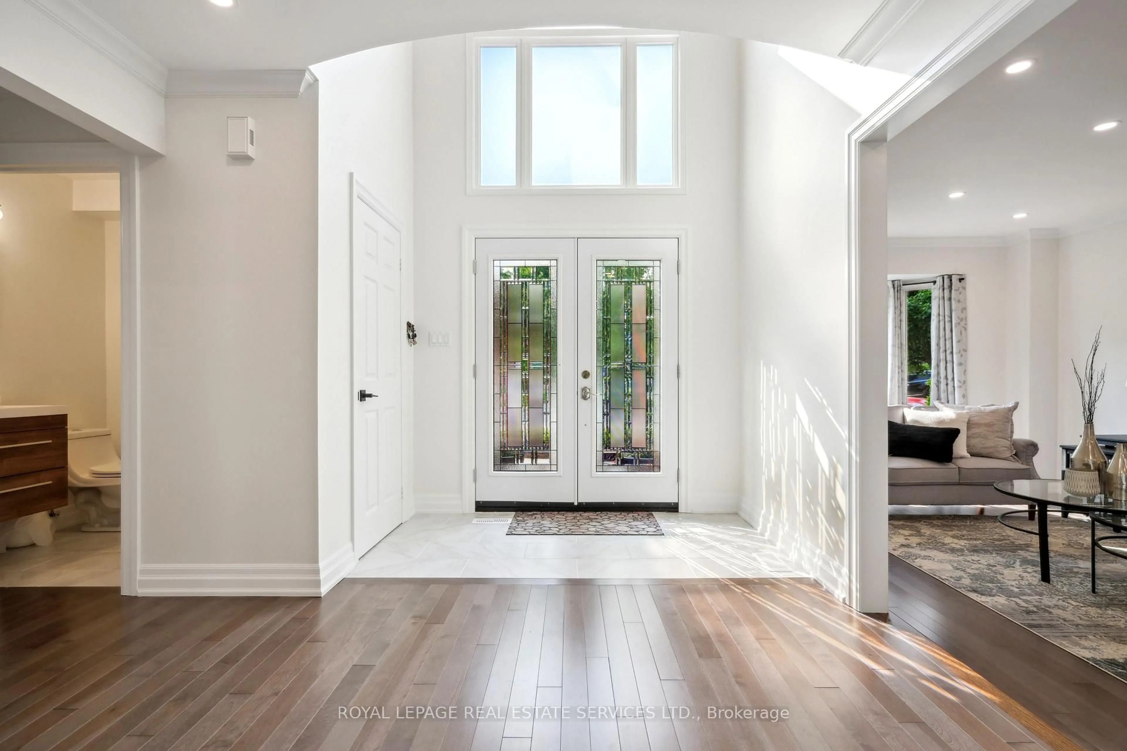 Indoor entryway for 1291 Saddler Circ, Oakville Ontario L6M 2X7