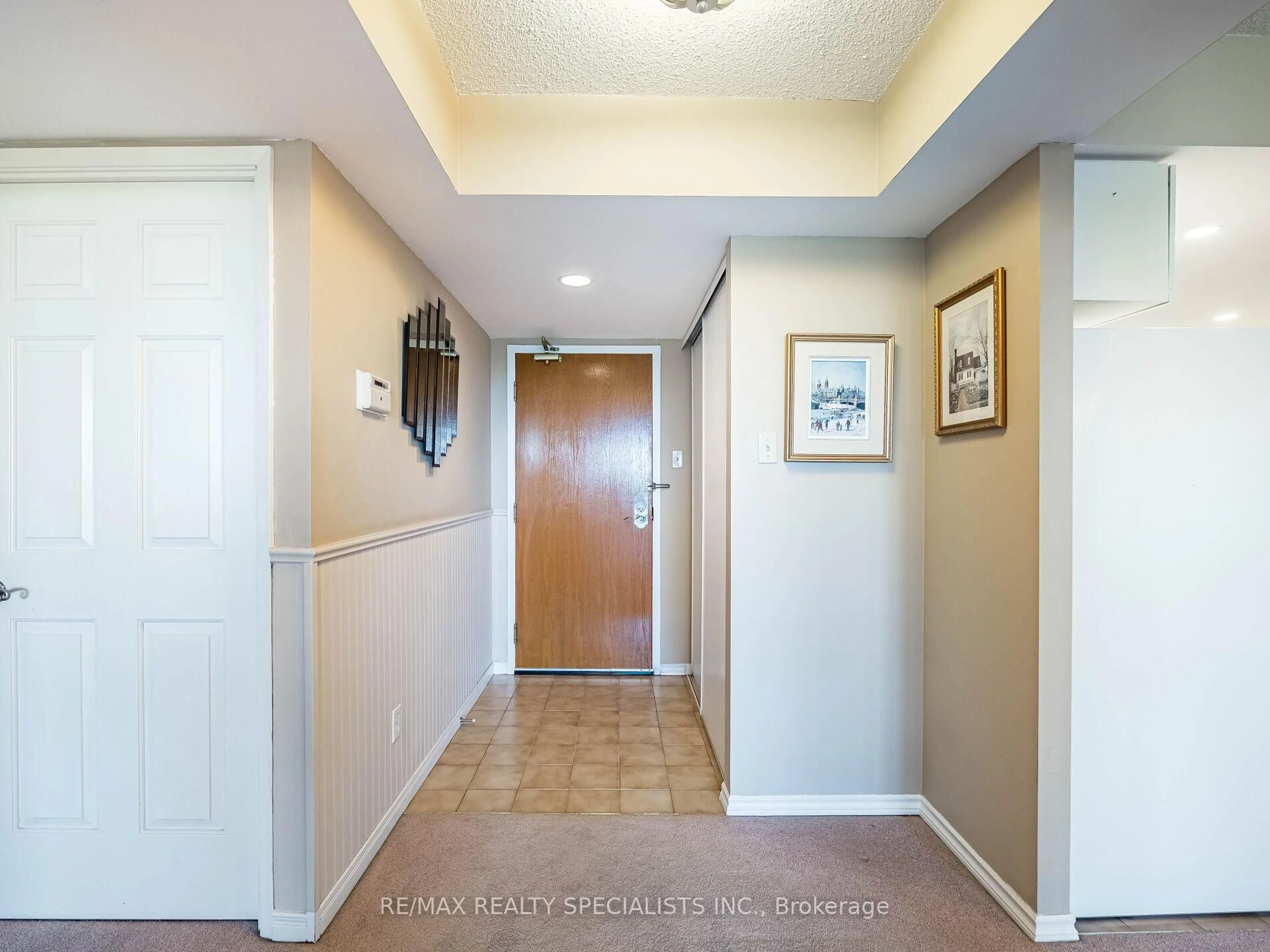 Indoor entryway for 310 MILL St #606, Brampton Ontario L7C 1P6