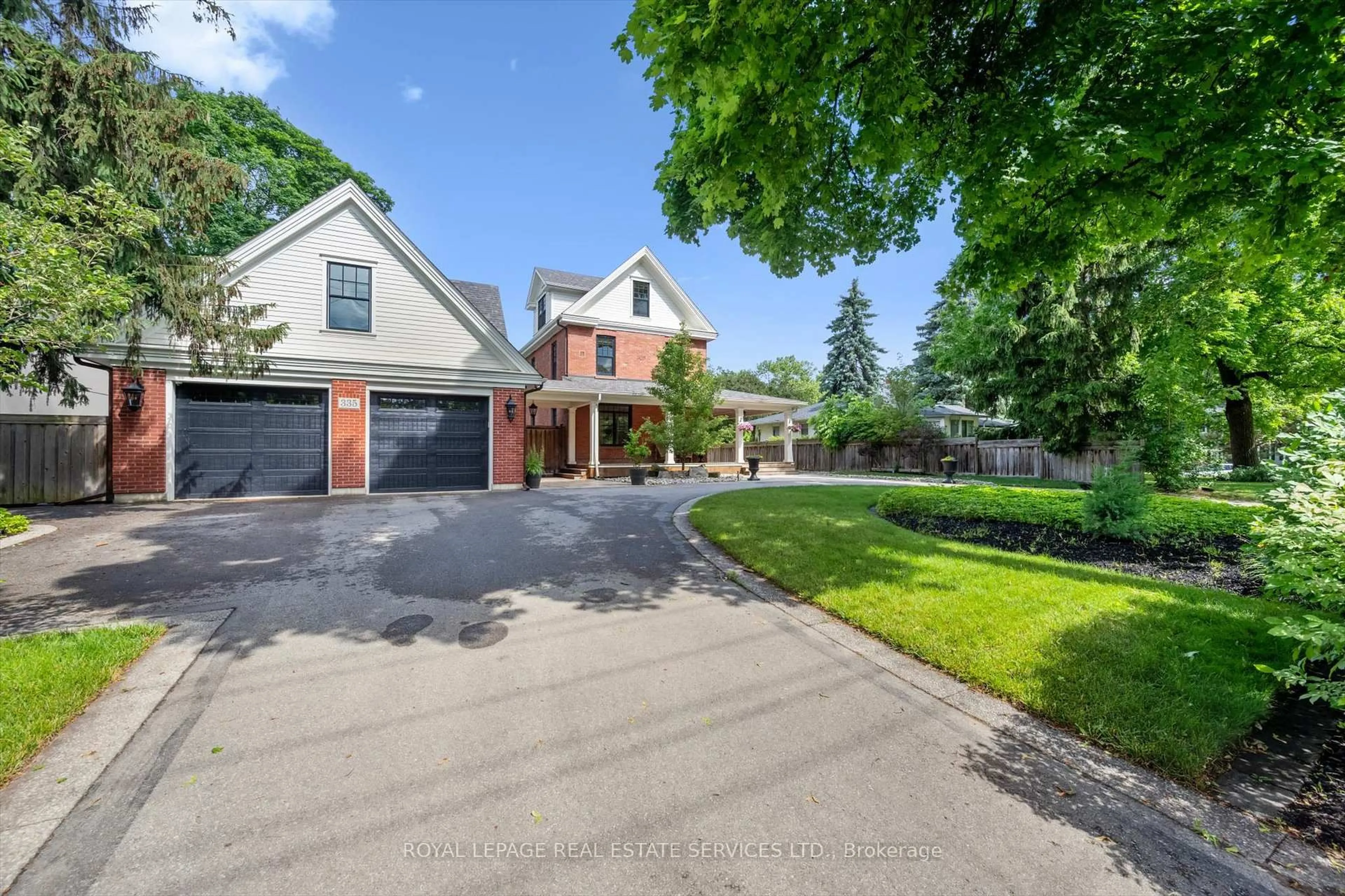 A pic from outside/outdoor area/front of a property/back of a property/a pic from drone, street for 335 Lakeshore Rd, Oakville Ontario L6K 1G3