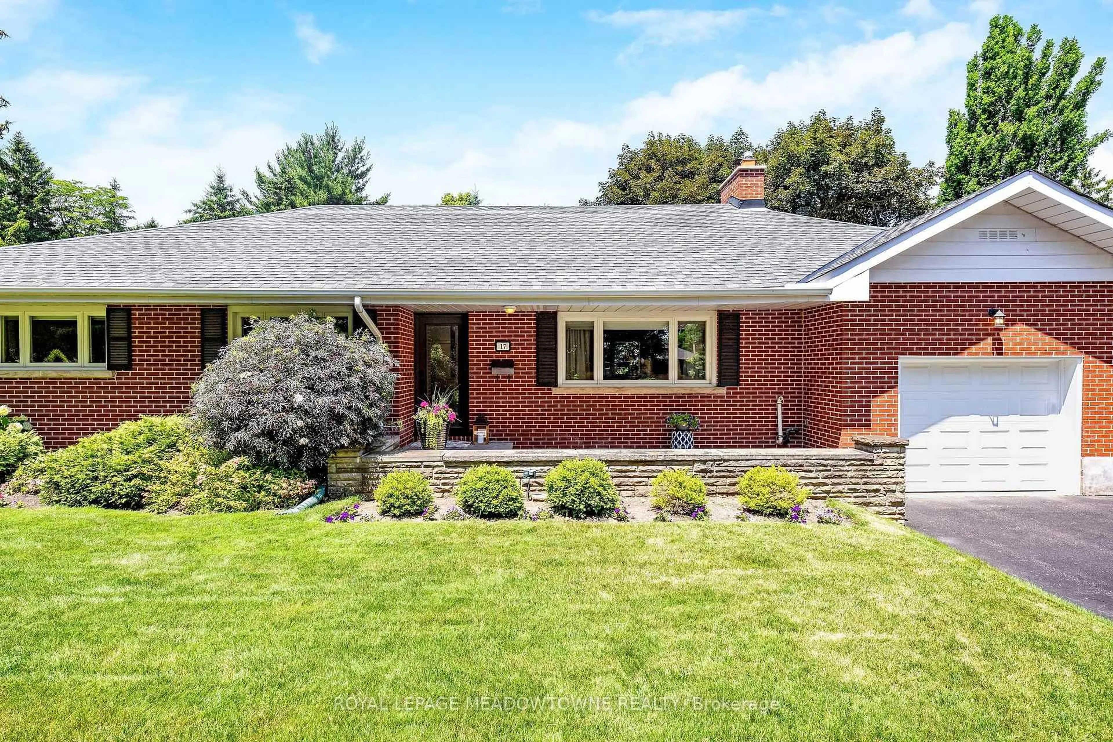 Home with brick exterior material, street for 17 Valleyview Rd, Halton Hills Ontario L7G 1W3
