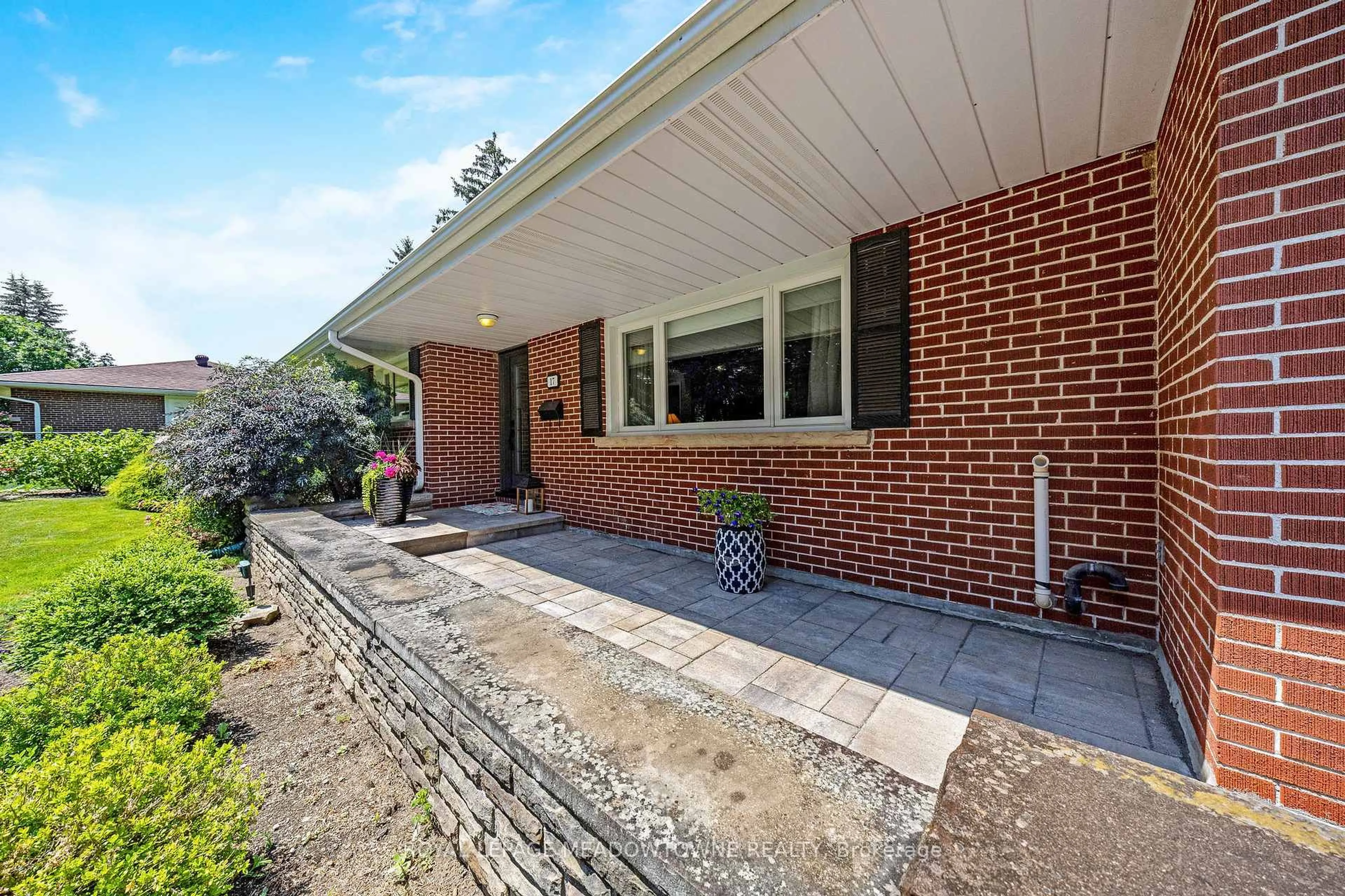 Home with brick exterior material, unknown for 17 Valleyview Rd, Halton Hills Ontario L7G 1W3