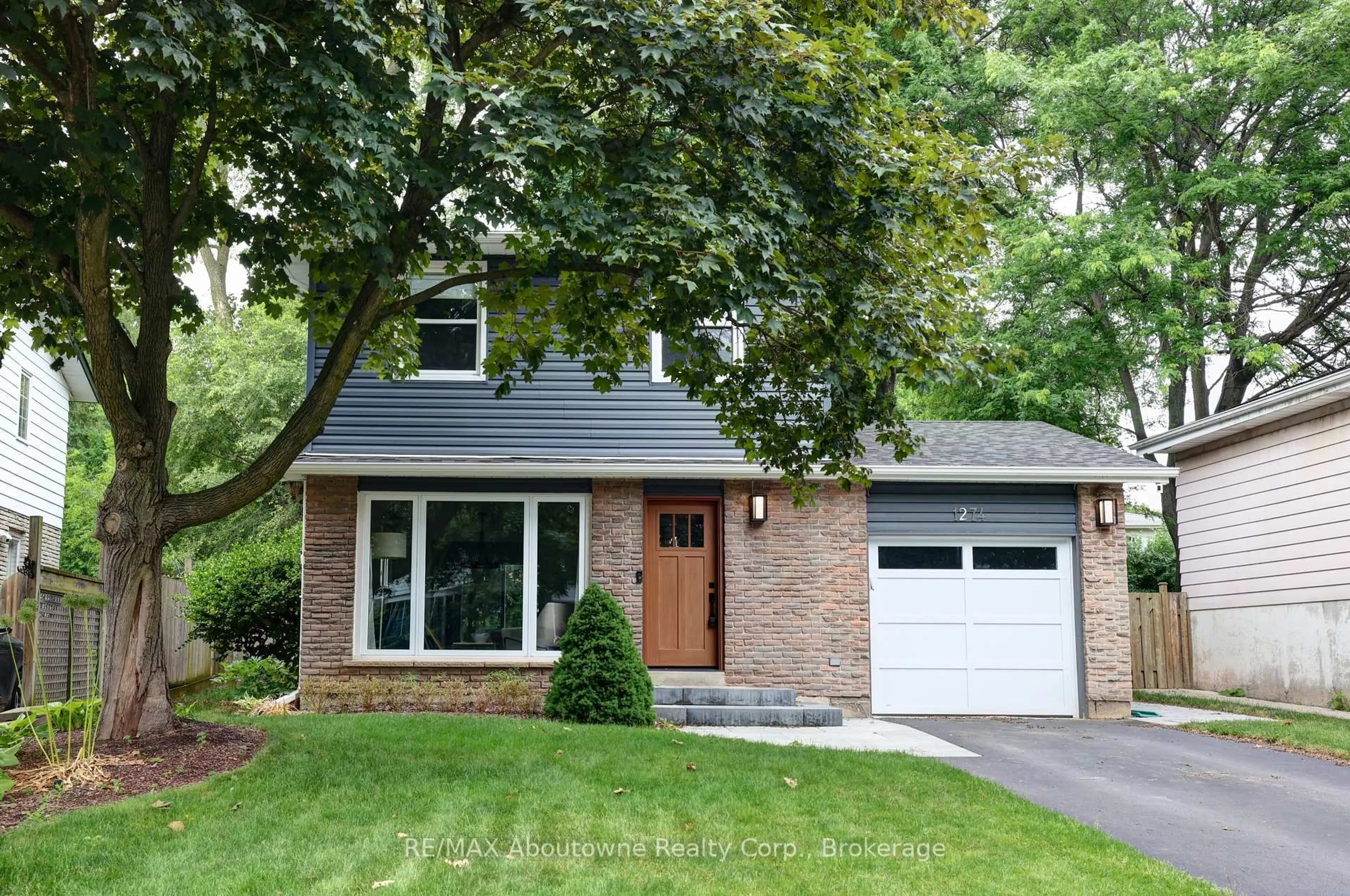 Home with brick exterior material, street for 1274 Richards Cres, Oakville Ontario L6H 1R6