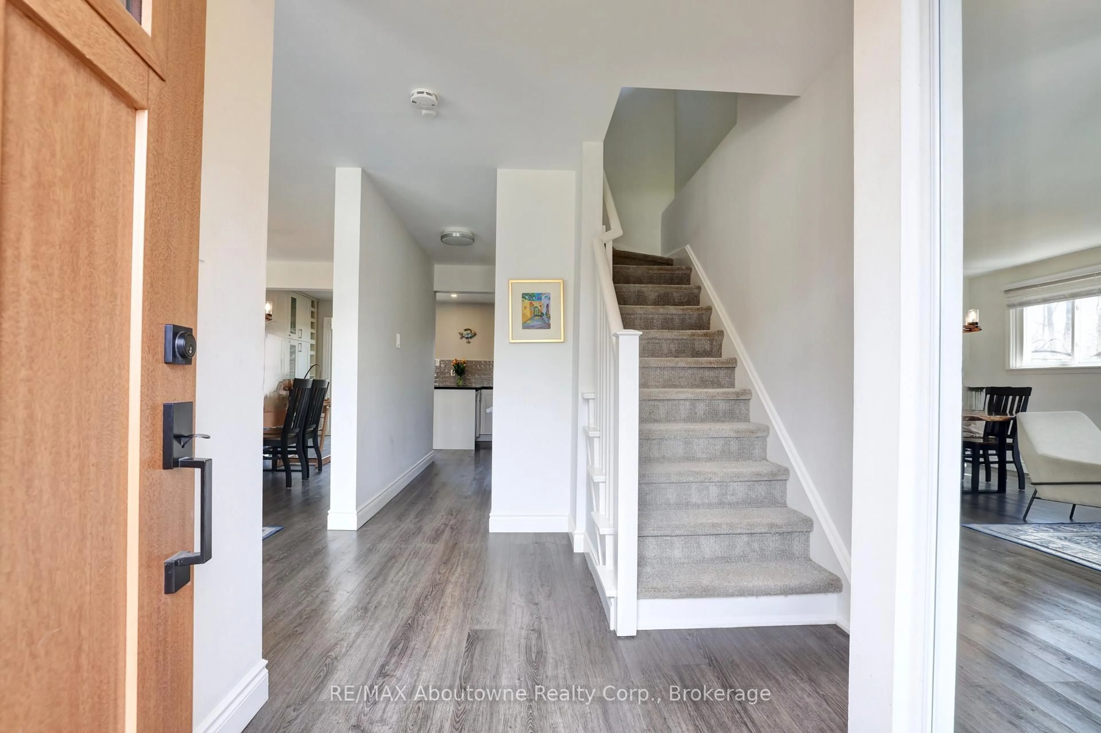 Indoor entryway for 1274 Richards Cres, Oakville Ontario L6H 1R6