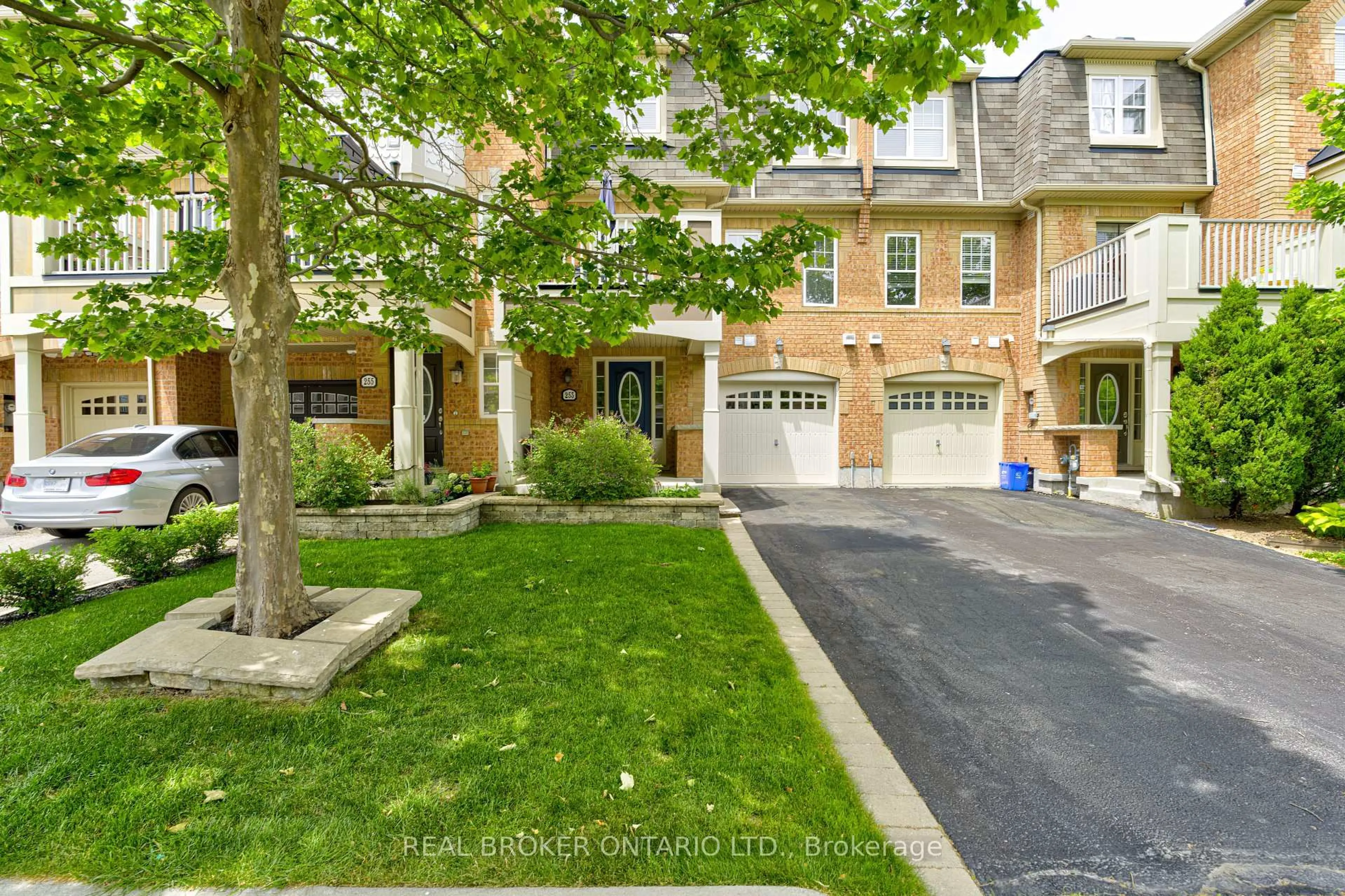 Unknown for 253 Wetenhall Landing, Milton Ontario L9T 7B7