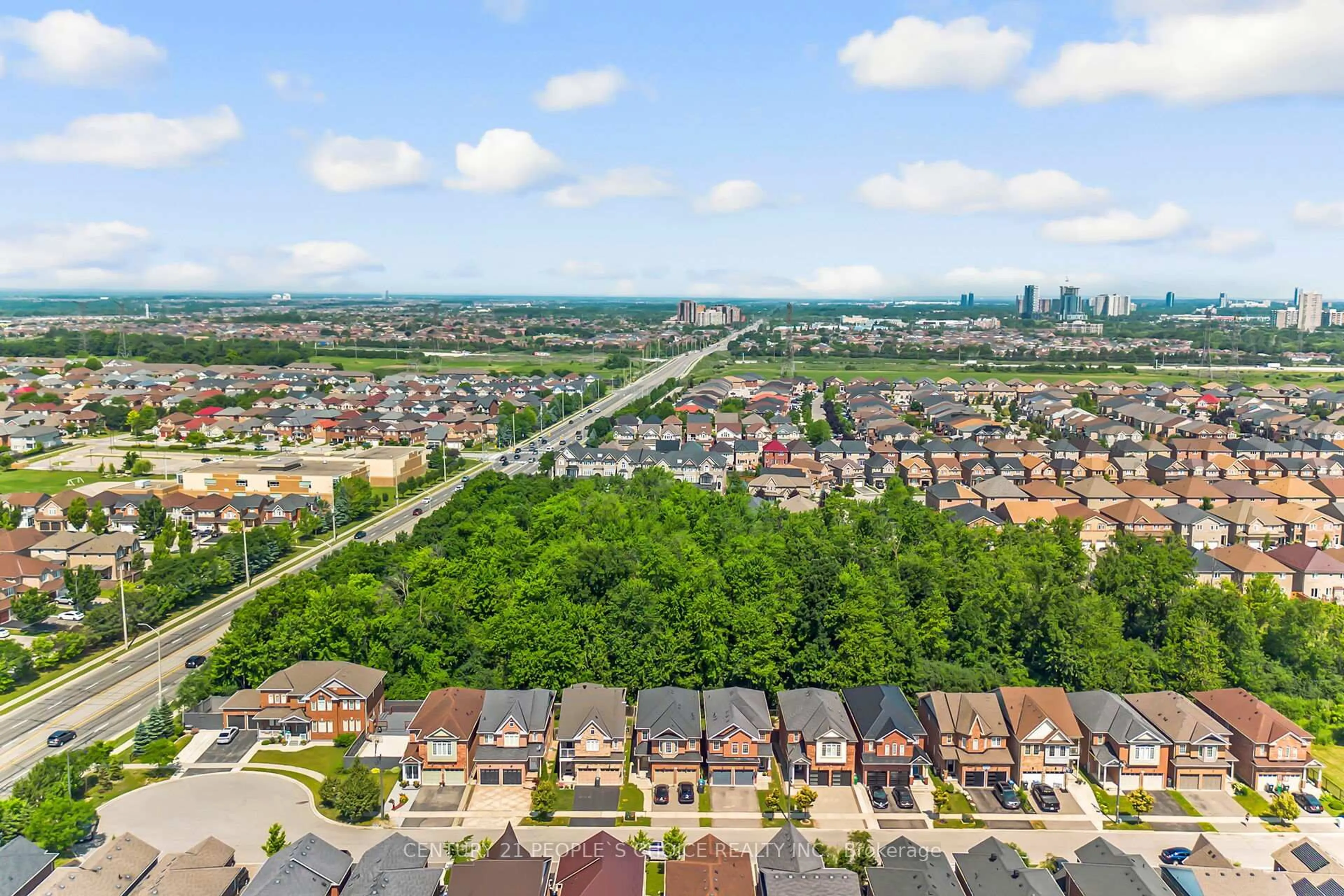 A pic from outside/outdoor area/front of a property/back of a property/a pic from drone, city buildings view from balcony for 461 Acumen Crt, Mississauga Ontario L5W 0E2