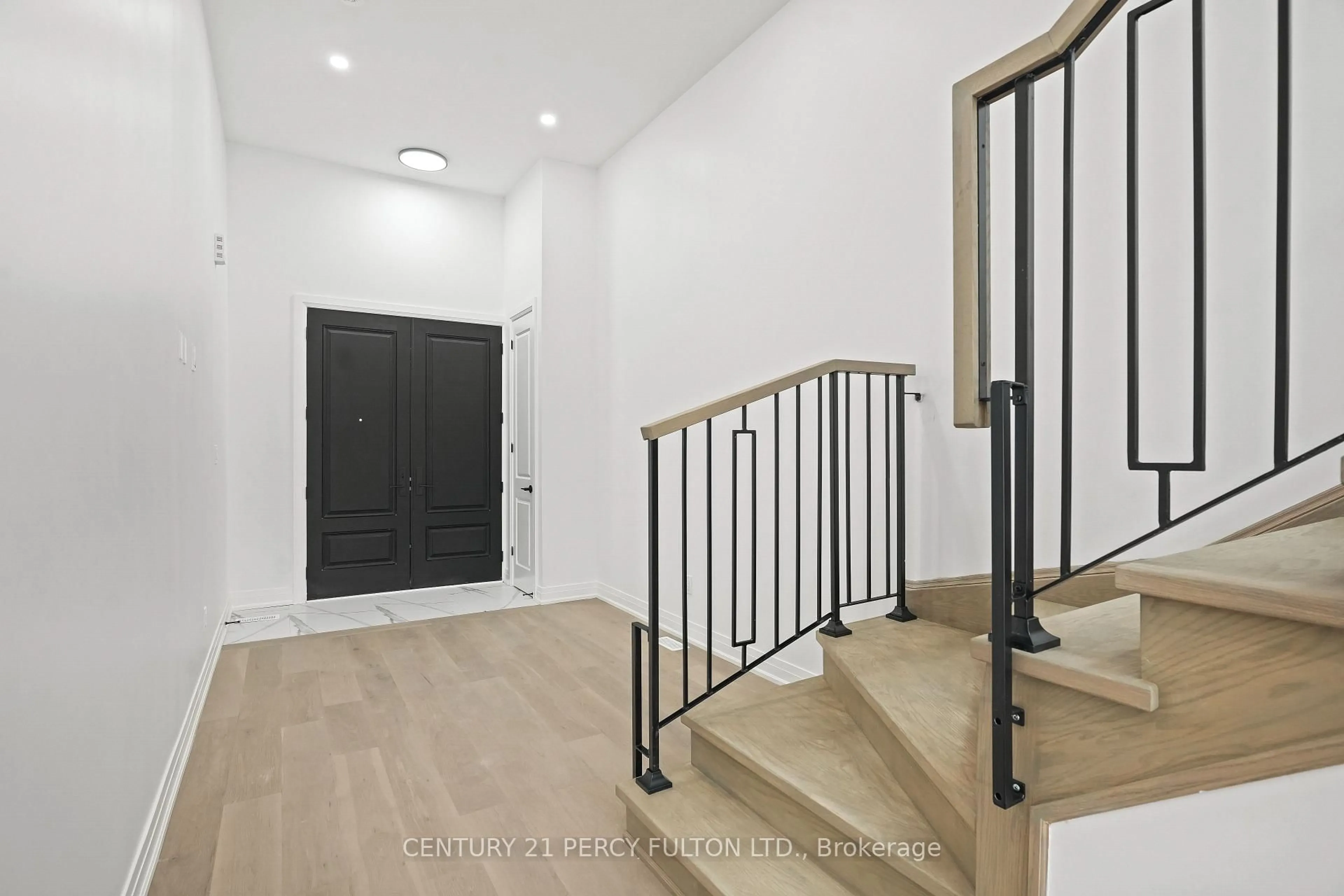 Indoor entryway for 6618 Harmony Hill, Mississauga Ontario L5W 1S5