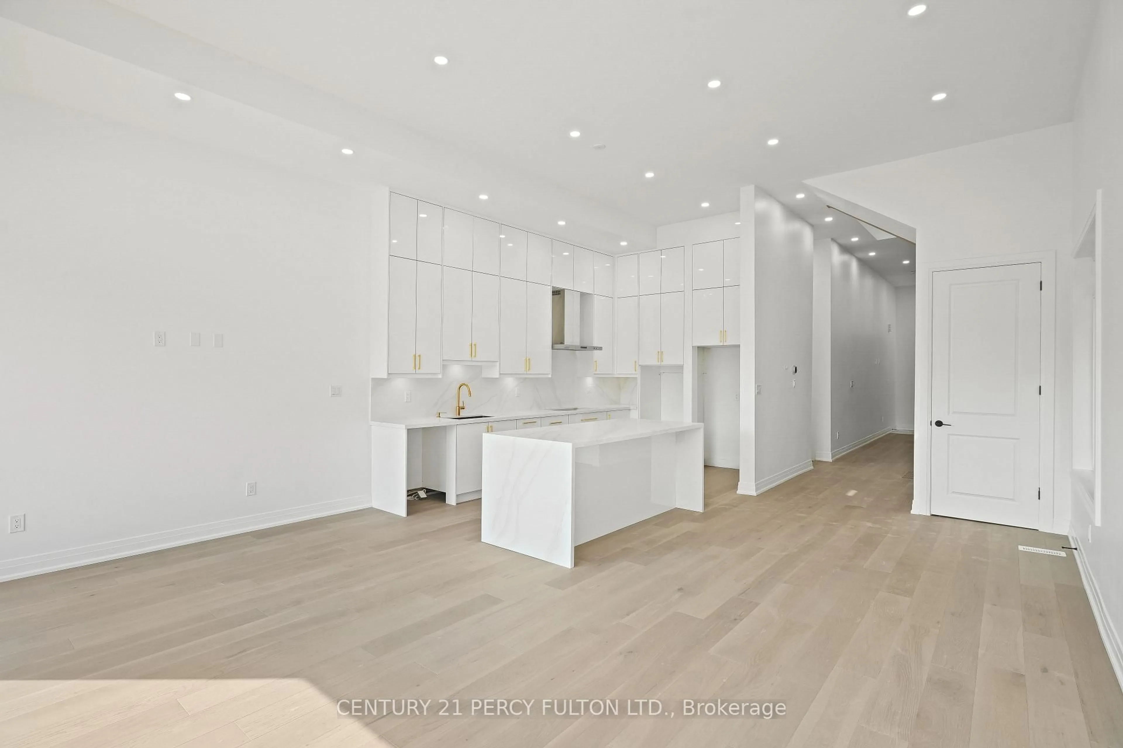 Open concept kitchen, unknown for 6618 Harmony Hill, Mississauga Ontario L5W 1S5