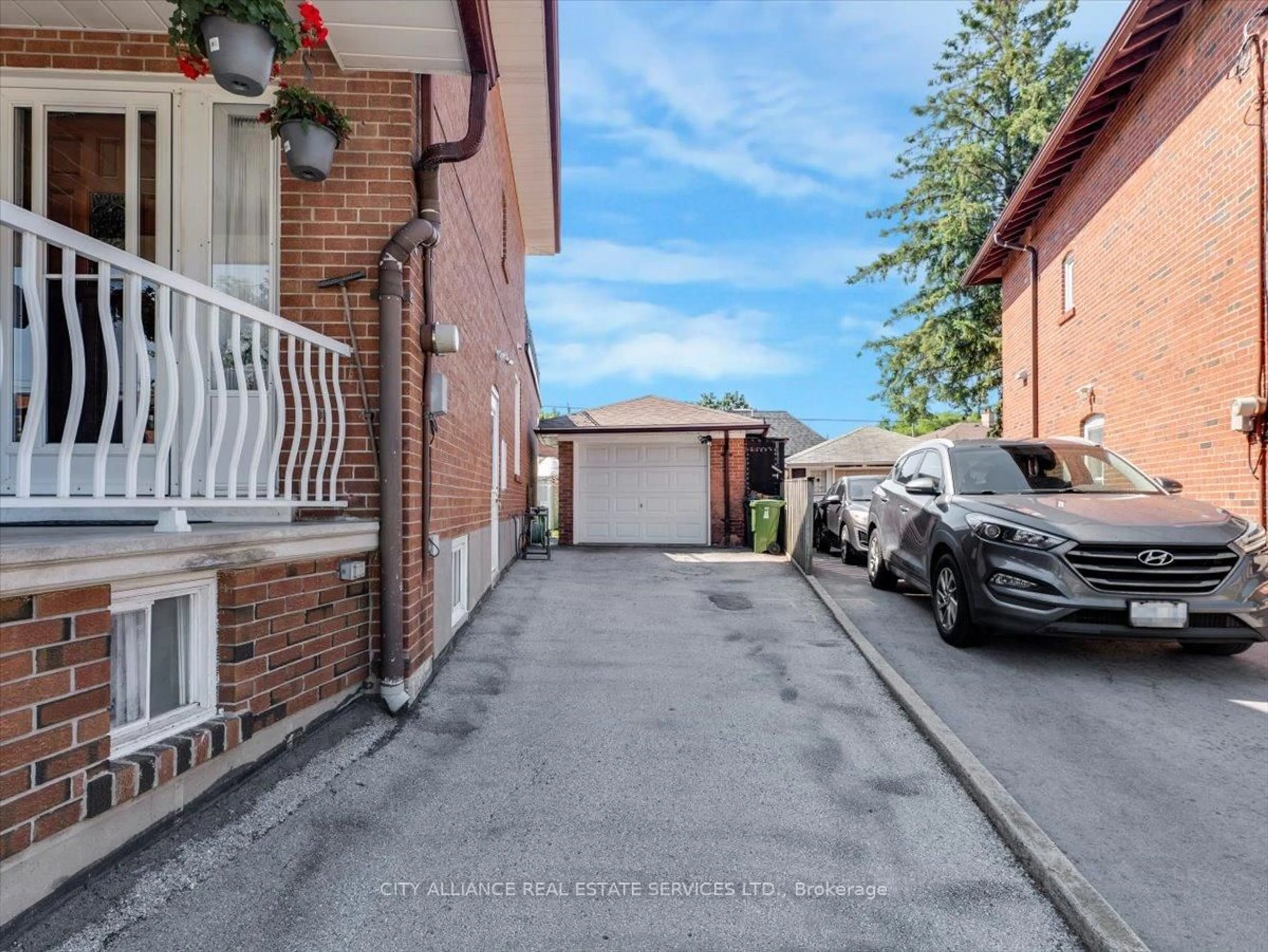 Patio, street for 122 Brookhaven Dr, Toronto Ontario M6M 4P2