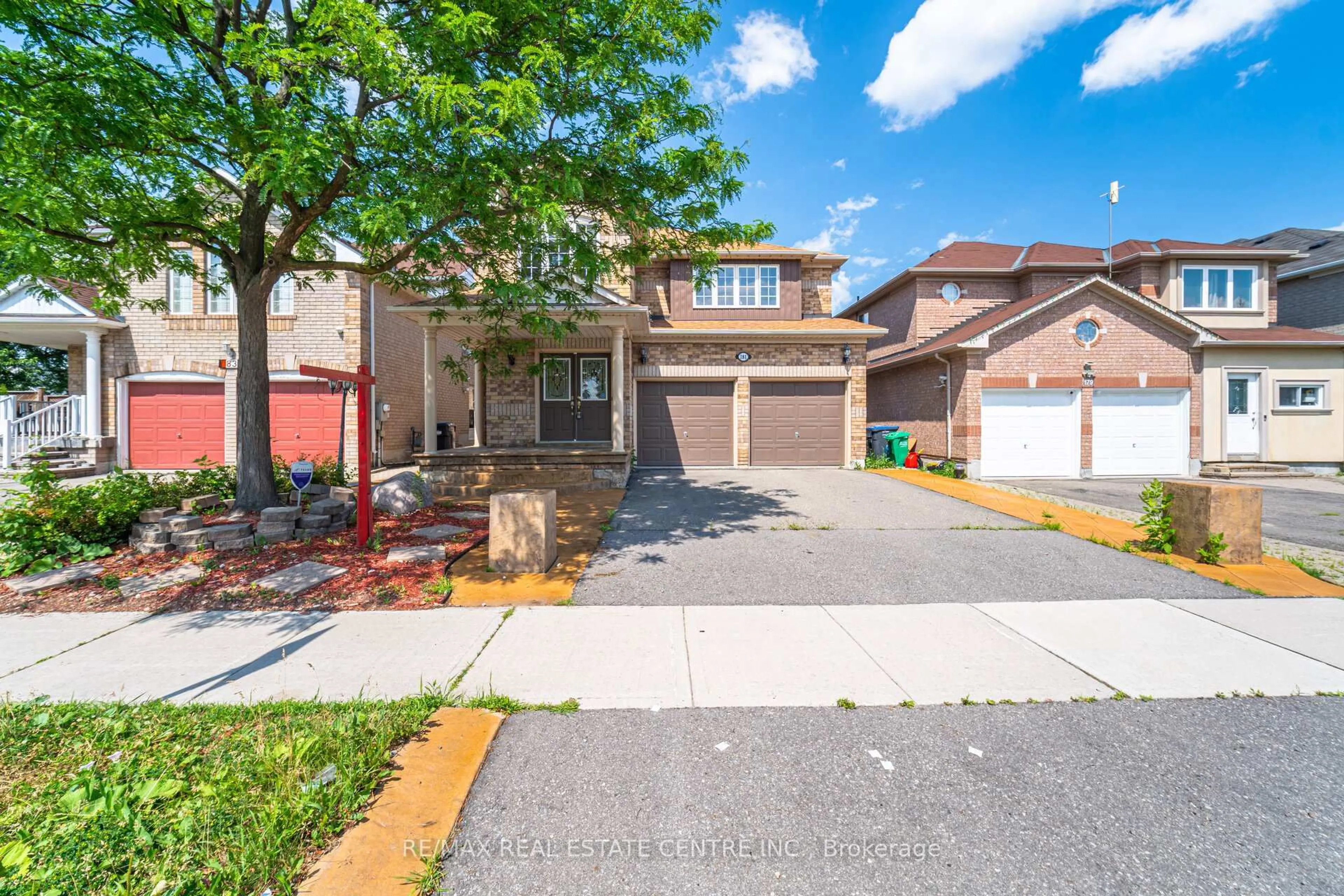 A pic from outside/outdoor area/front of a property/back of a property/a pic from drone, street for 181 Brisdale Dr, Brampton Ontario L7A 2Y8
