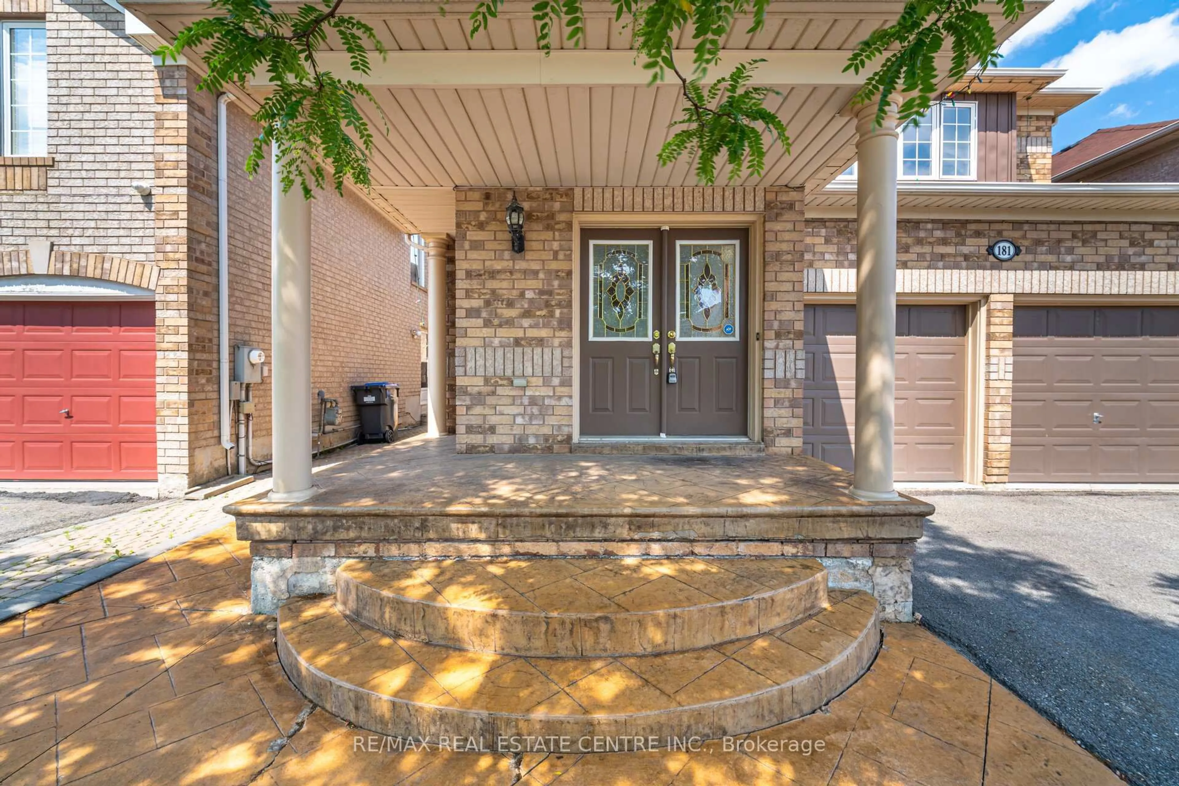 Indoor entryway for 181 Brisdale Dr, Brampton Ontario L7A 2Y8