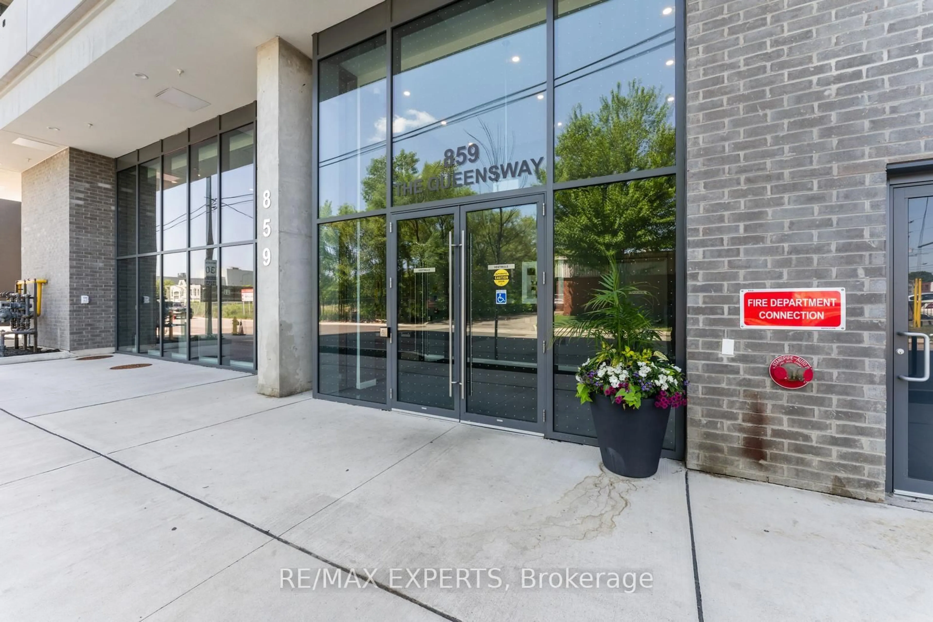 Indoor foyer for 859 The Queensway #510, Toronto Ontario M8Z 1N8