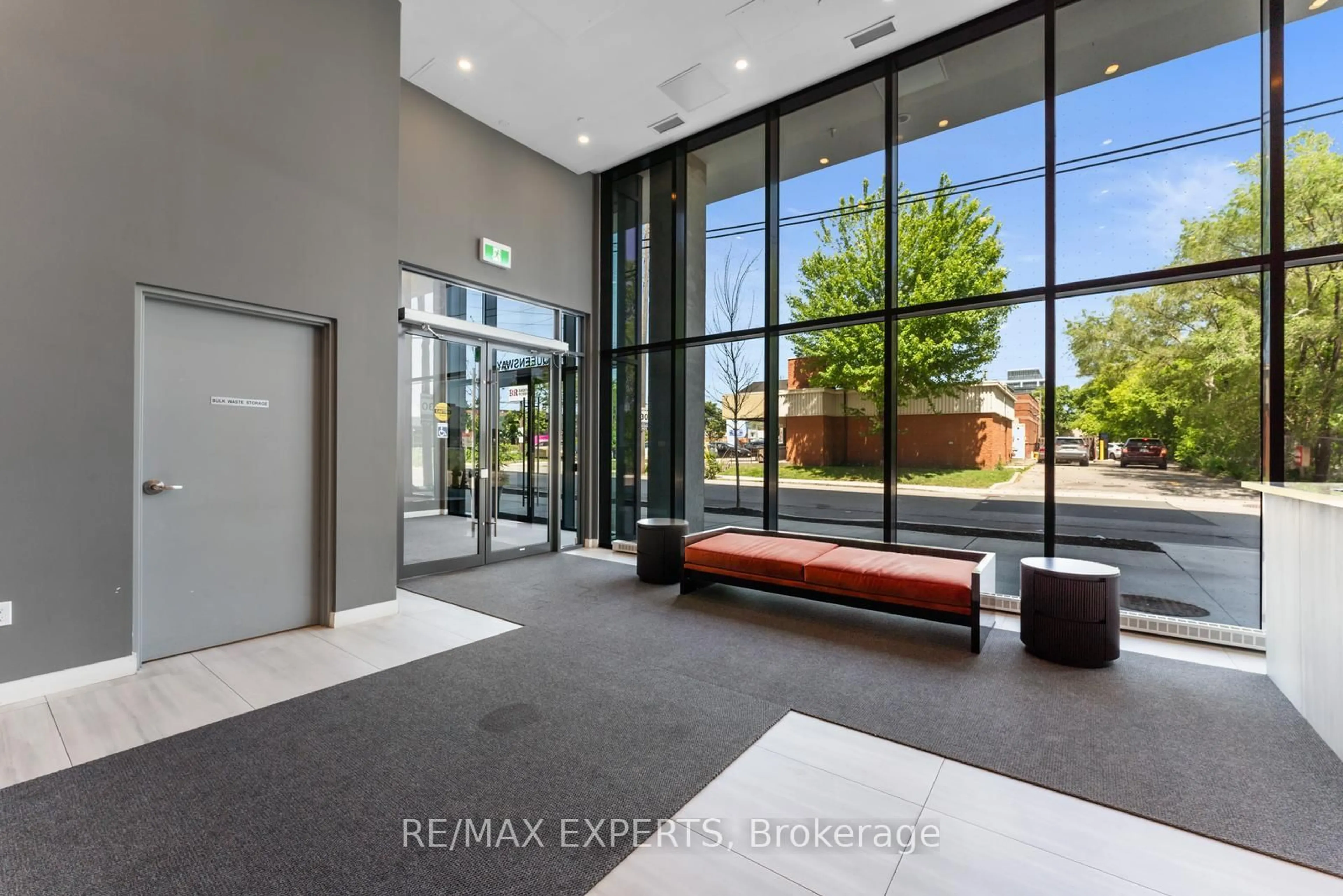 Indoor foyer for 859 The Queensway #510, Toronto Ontario M8Z 1N8