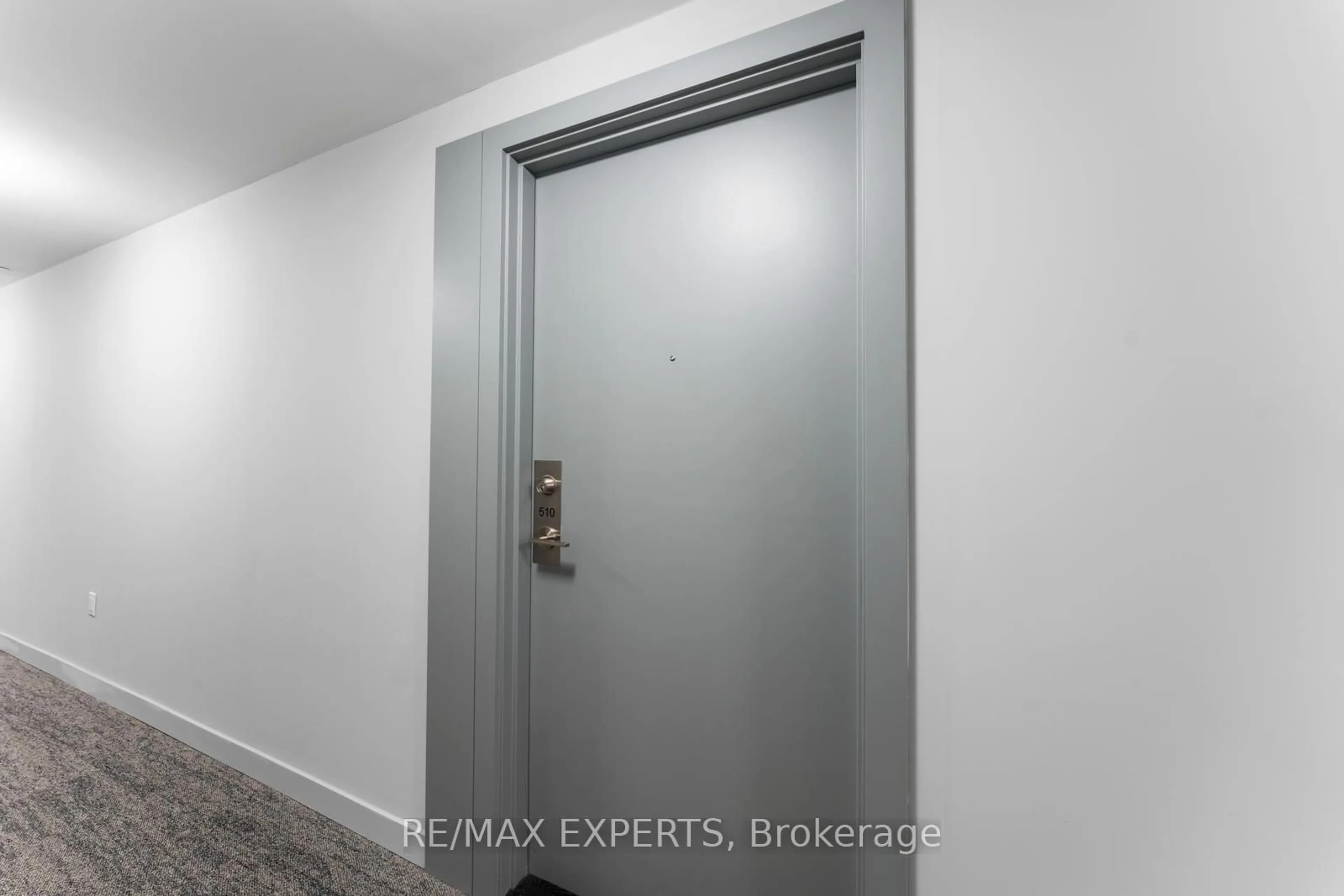 Indoor entryway for 859 The Queensway #510, Toronto Ontario M8Z 1N8