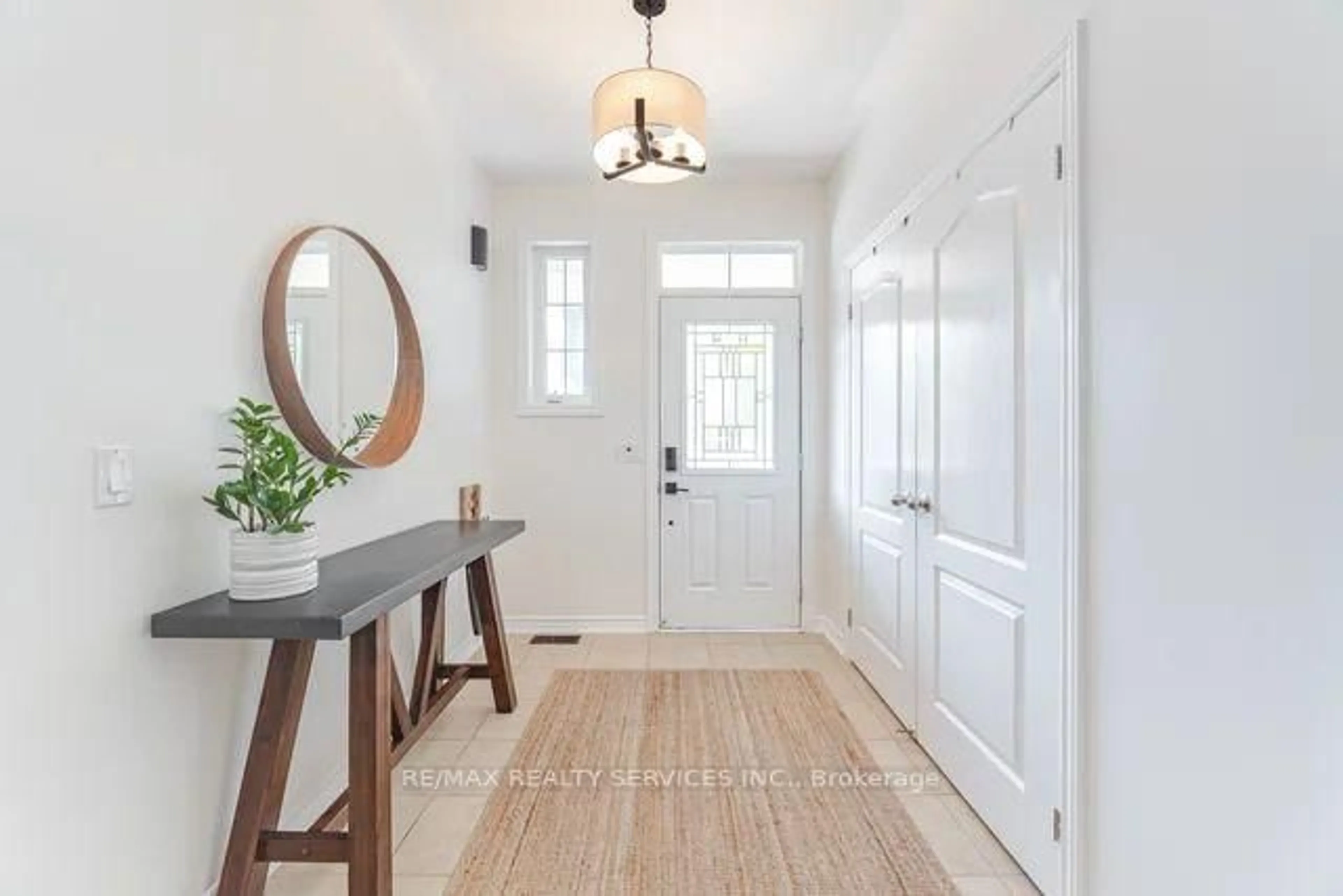 Indoor entryway for 6 Kearny Ave, Caledon Ontario L7C 3N9