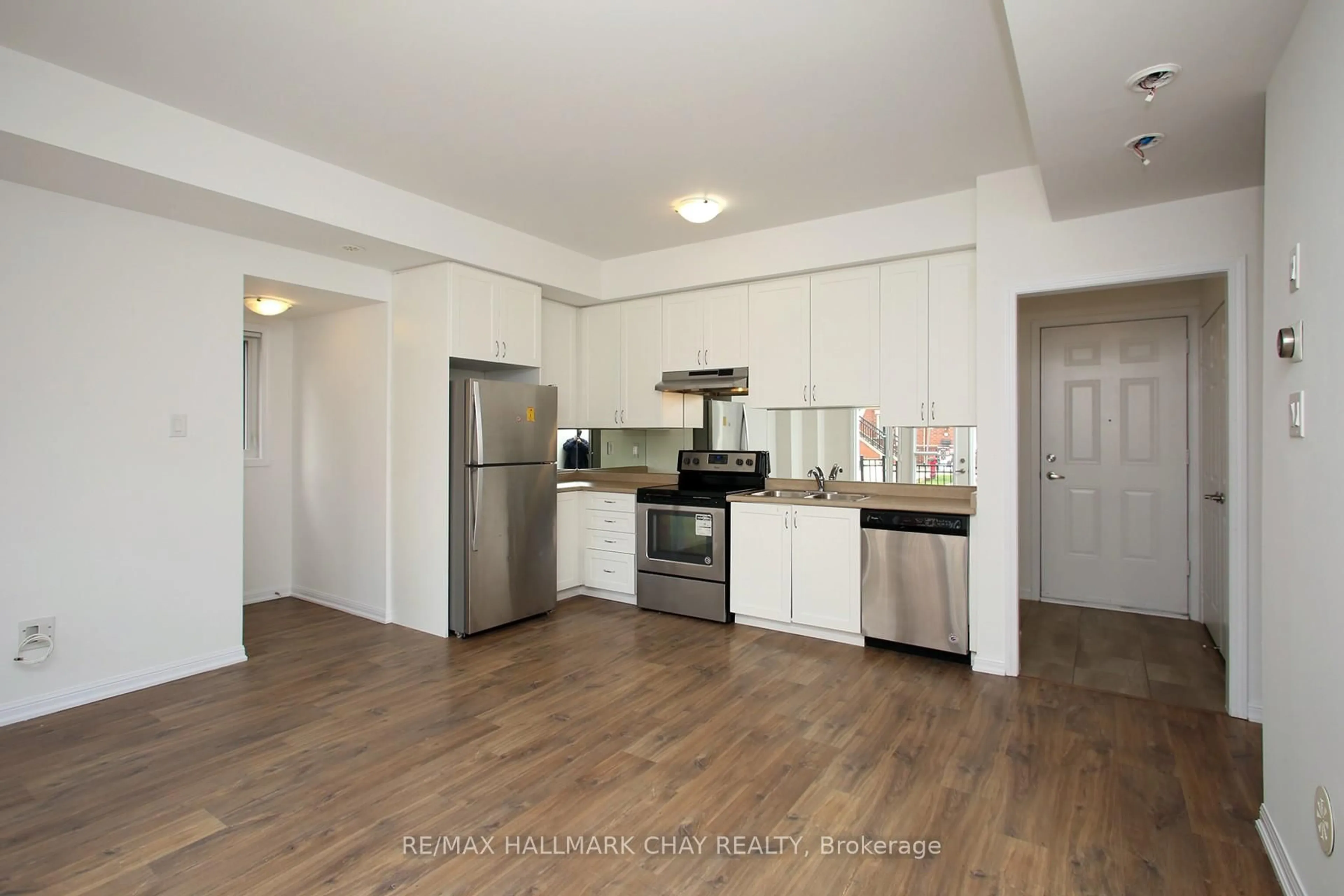 Standard kitchen, wood/laminate floor for 250 Sunny Meadow Blvd #252, Brampton Ontario L7R 3Y6