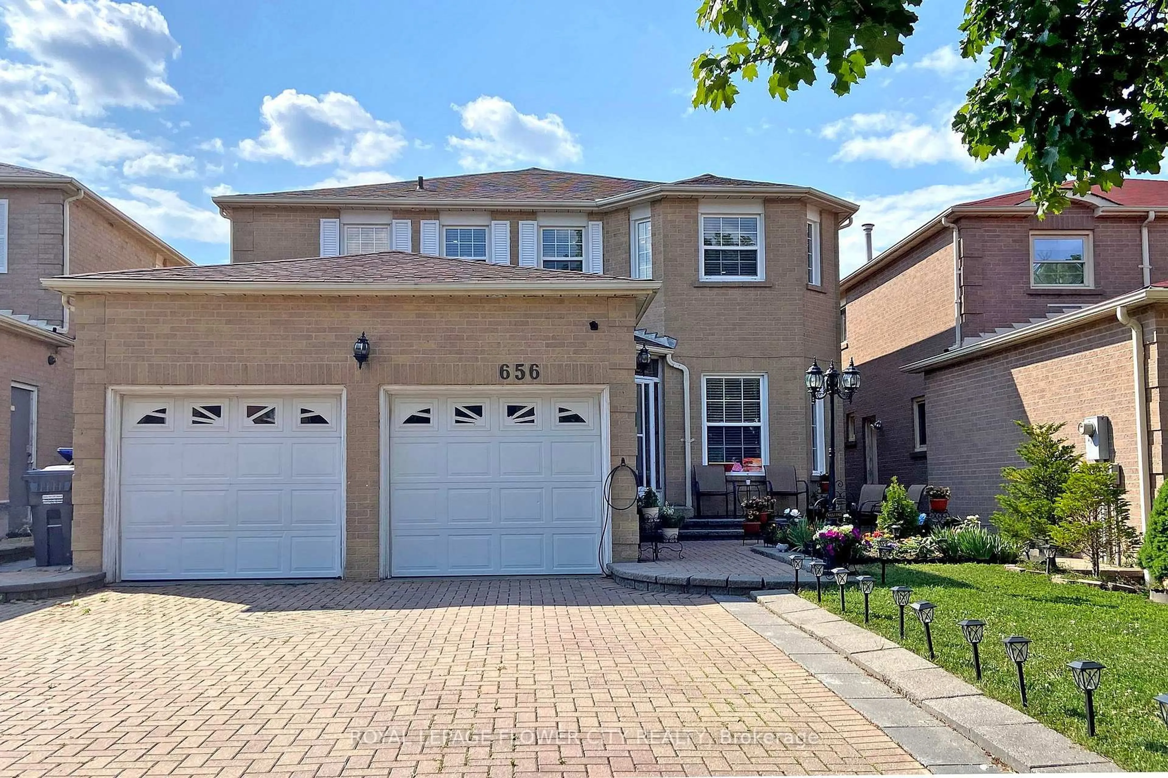 Home with brick exterior material, street for 656 Esprit Cres, Mississauga Ontario L5R 3B9