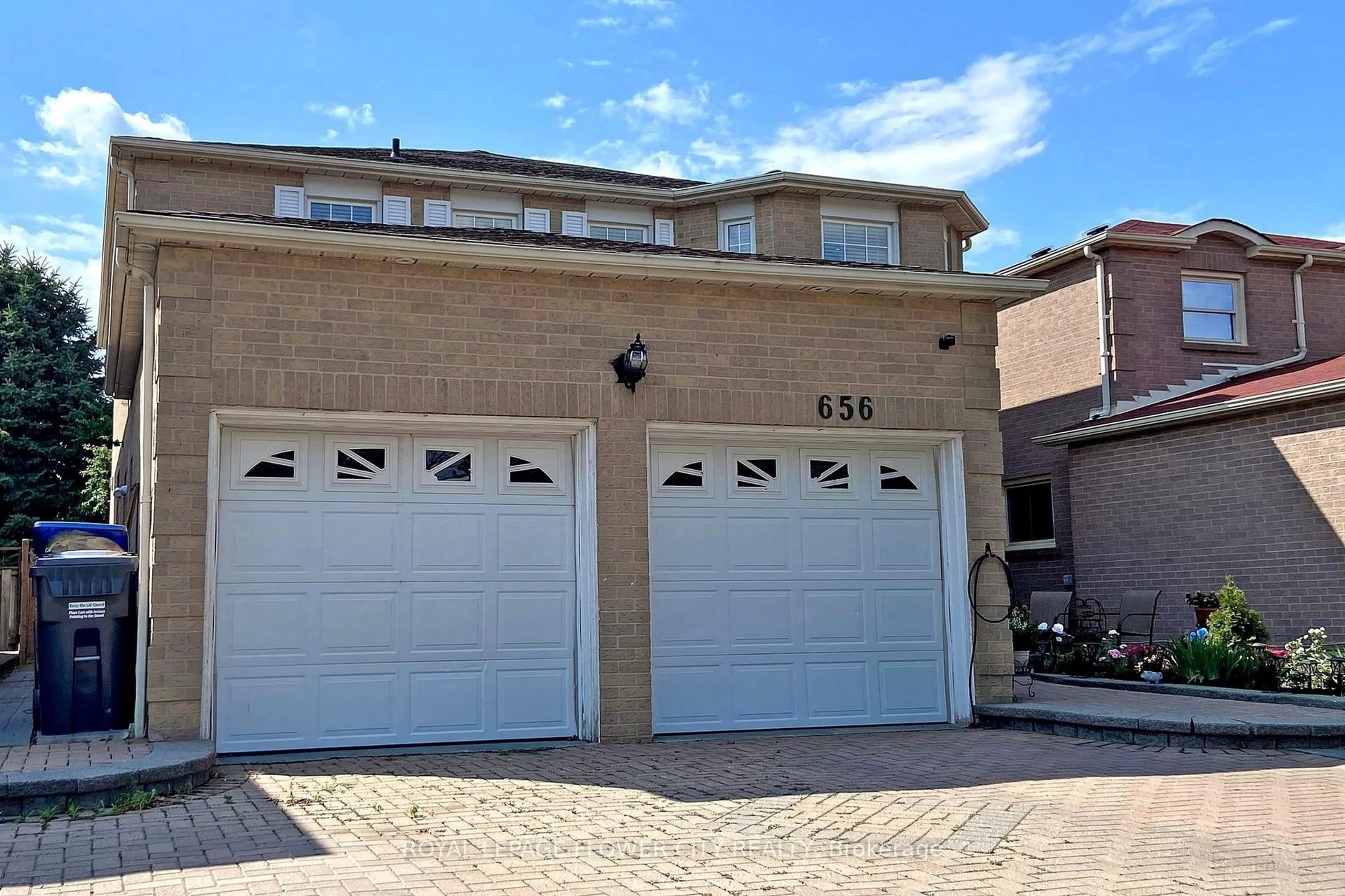 Unknown for 656 Esprit Cres, Mississauga Ontario L5R 3B9