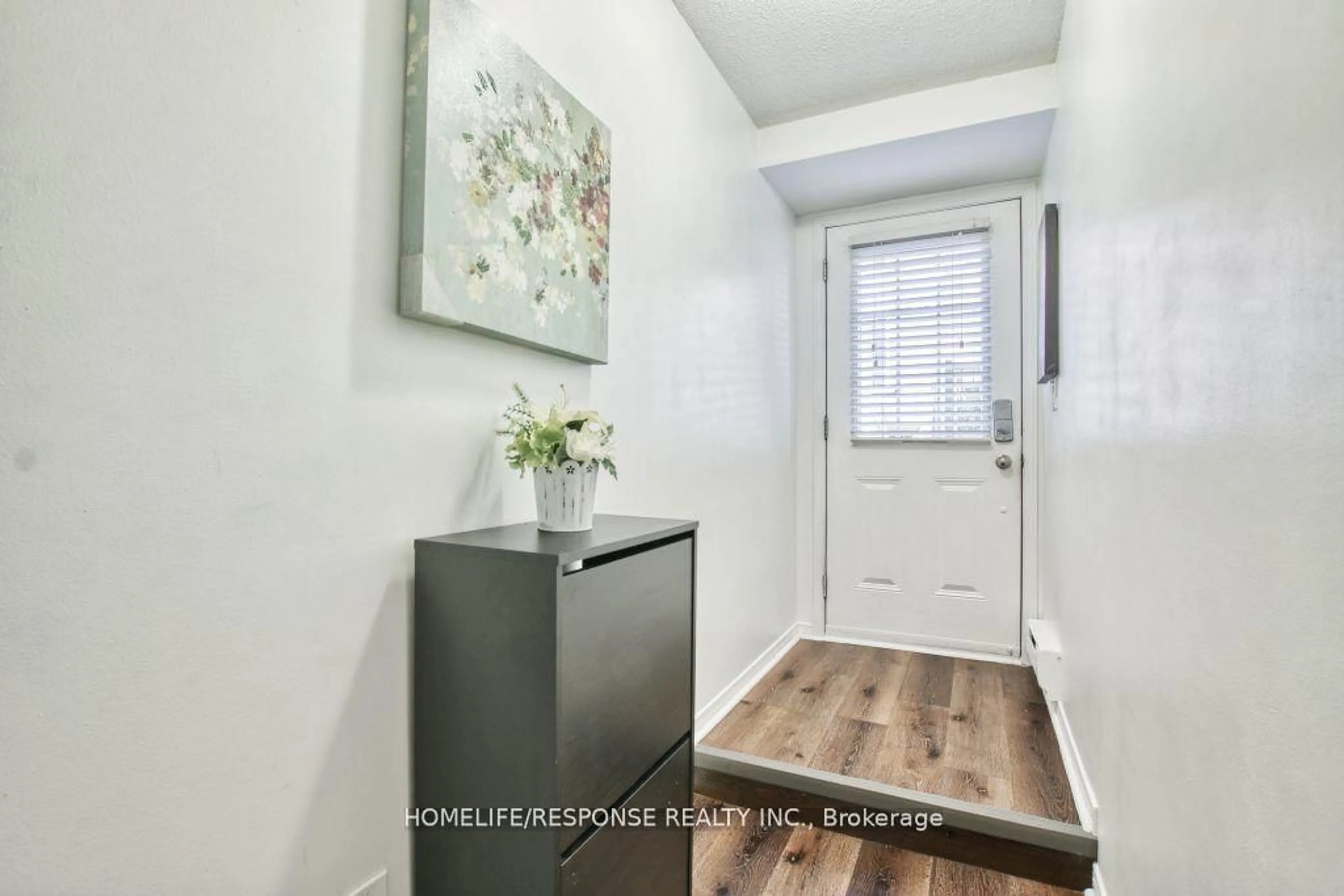 Indoor entryway for 35 Elsie Lane #149, Toronto Ontario M6P 3N3