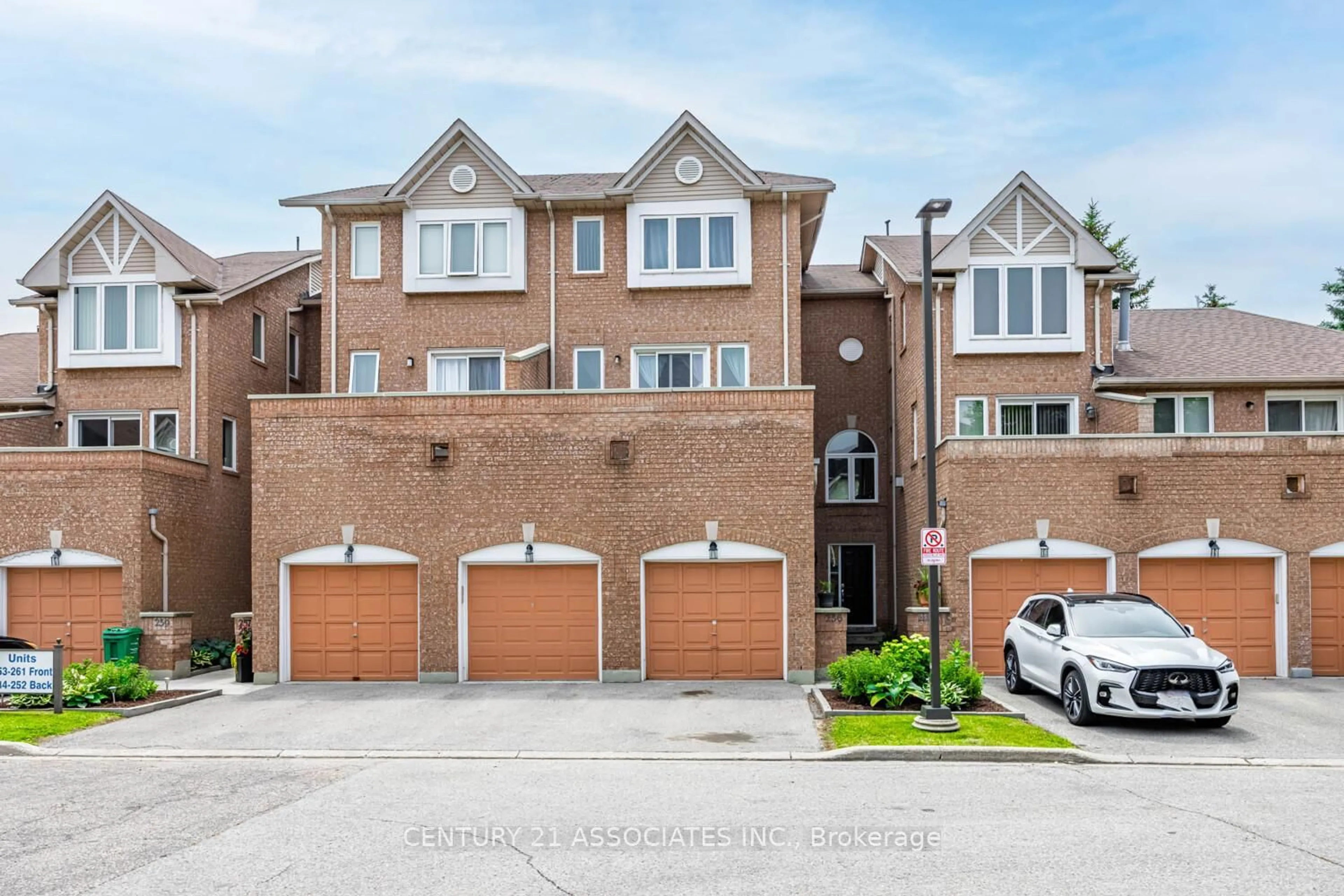 Home with brick exterior material, street for 60 Barondale Dr #256, Mississauga Ontario L4Z 3N8