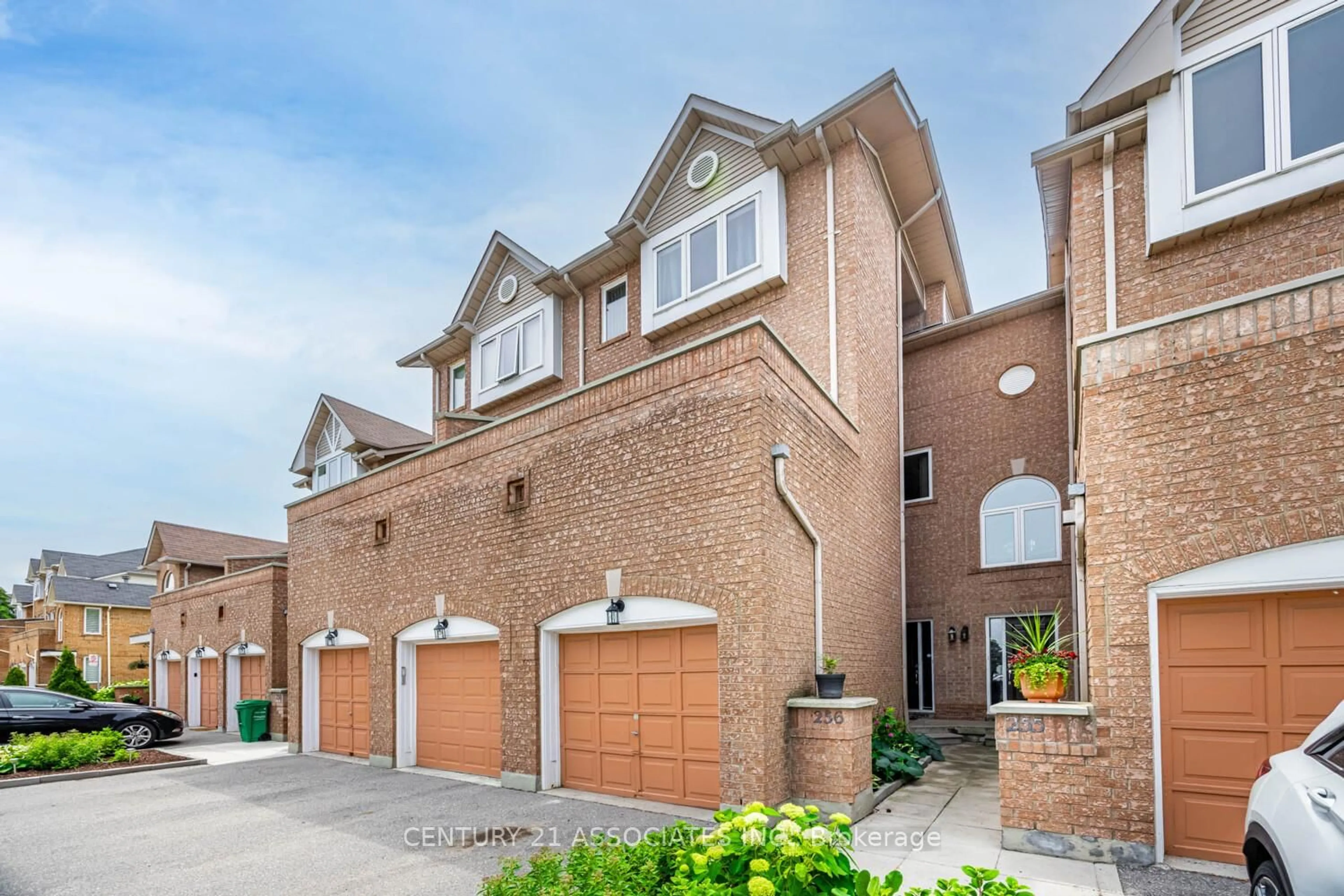 Home with brick exterior material, street for 60 Barondale Dr #256, Mississauga Ontario L4Z 3N8