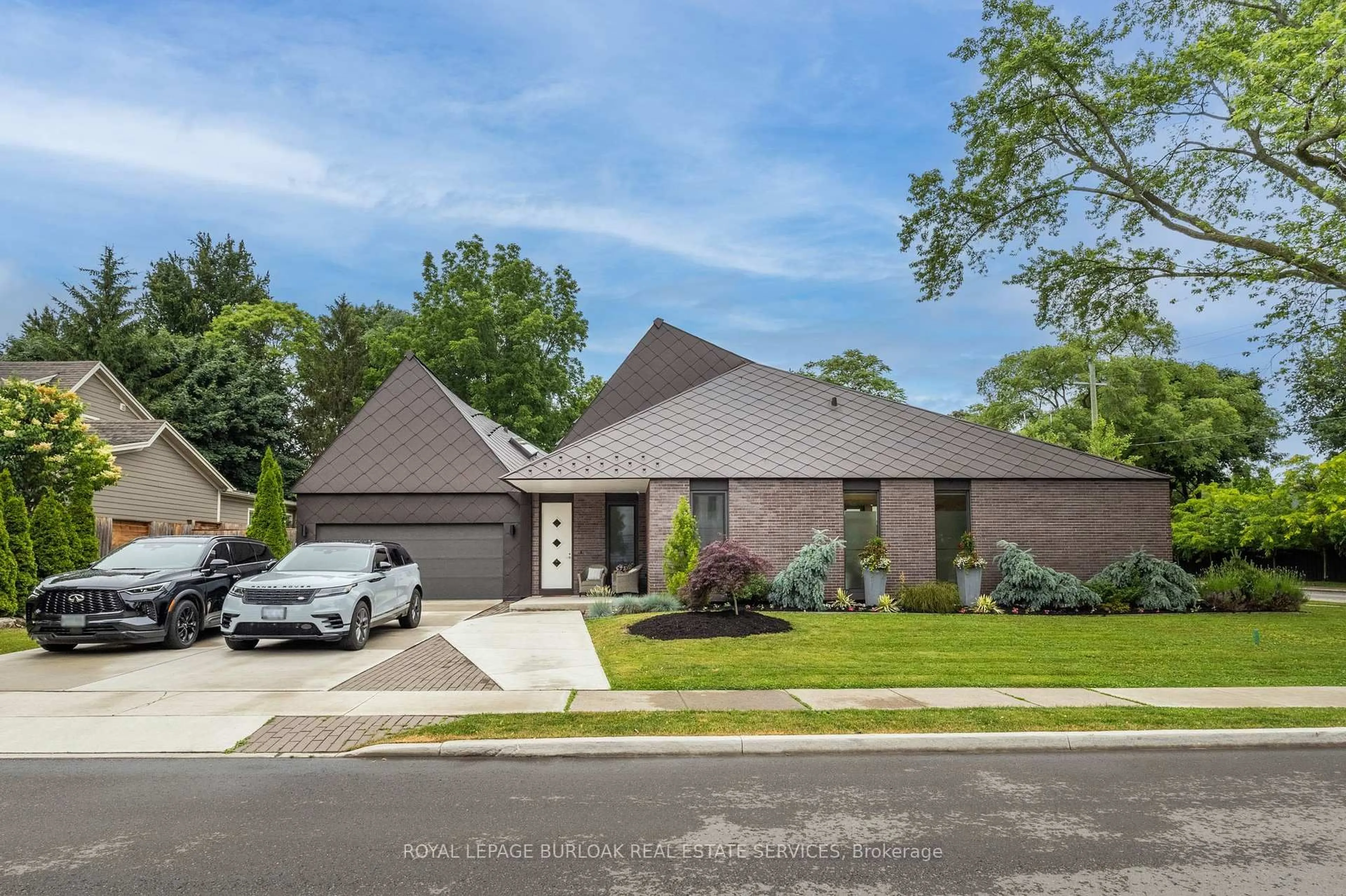 Home with brick exterior material, street for 1427 Birch Ave, Burlington Ontario L7S 1J4
