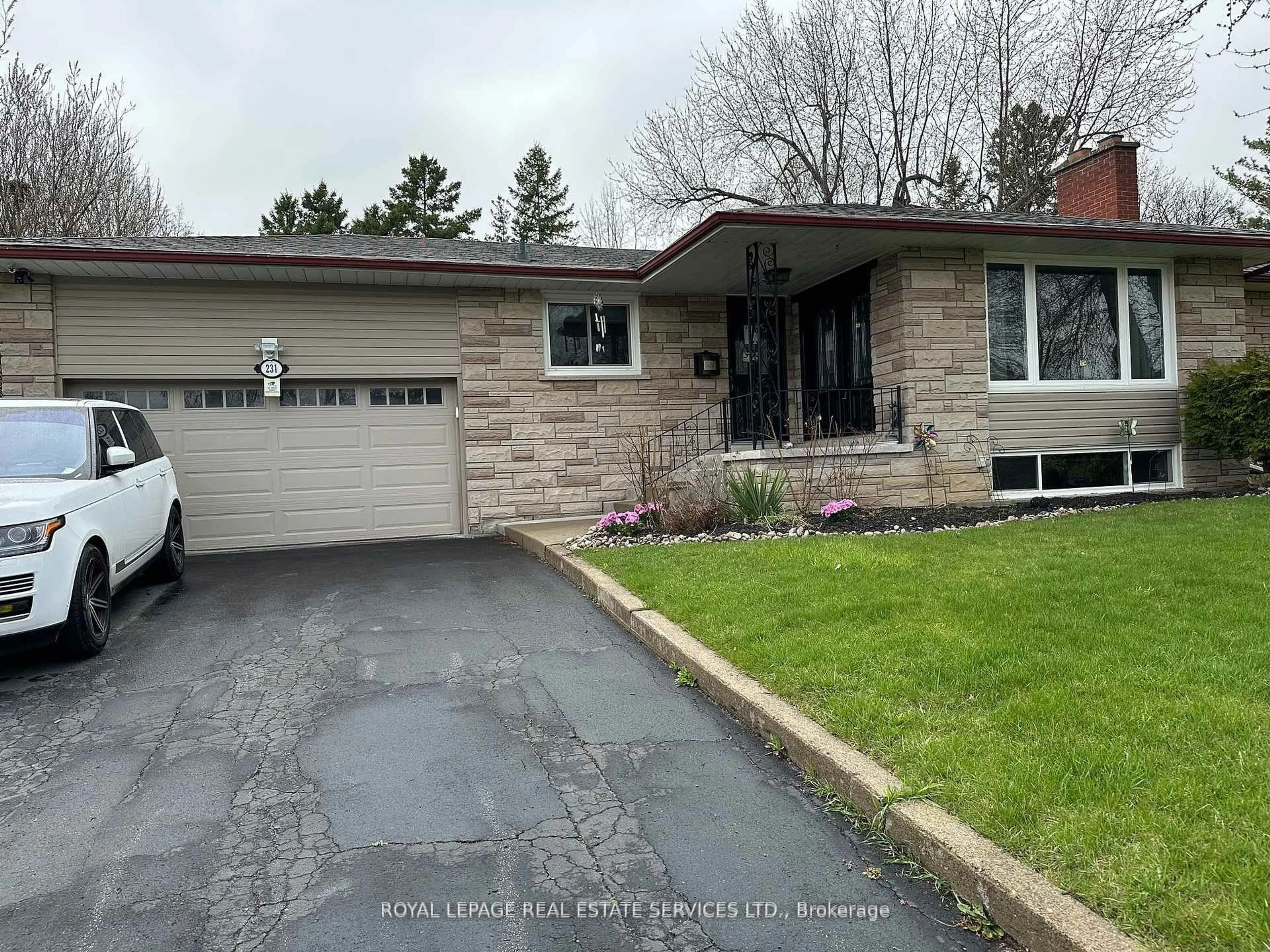 Home with brick exterior material, street for 231 Elizabeth St, Brampton Ontario L6Y 1S2