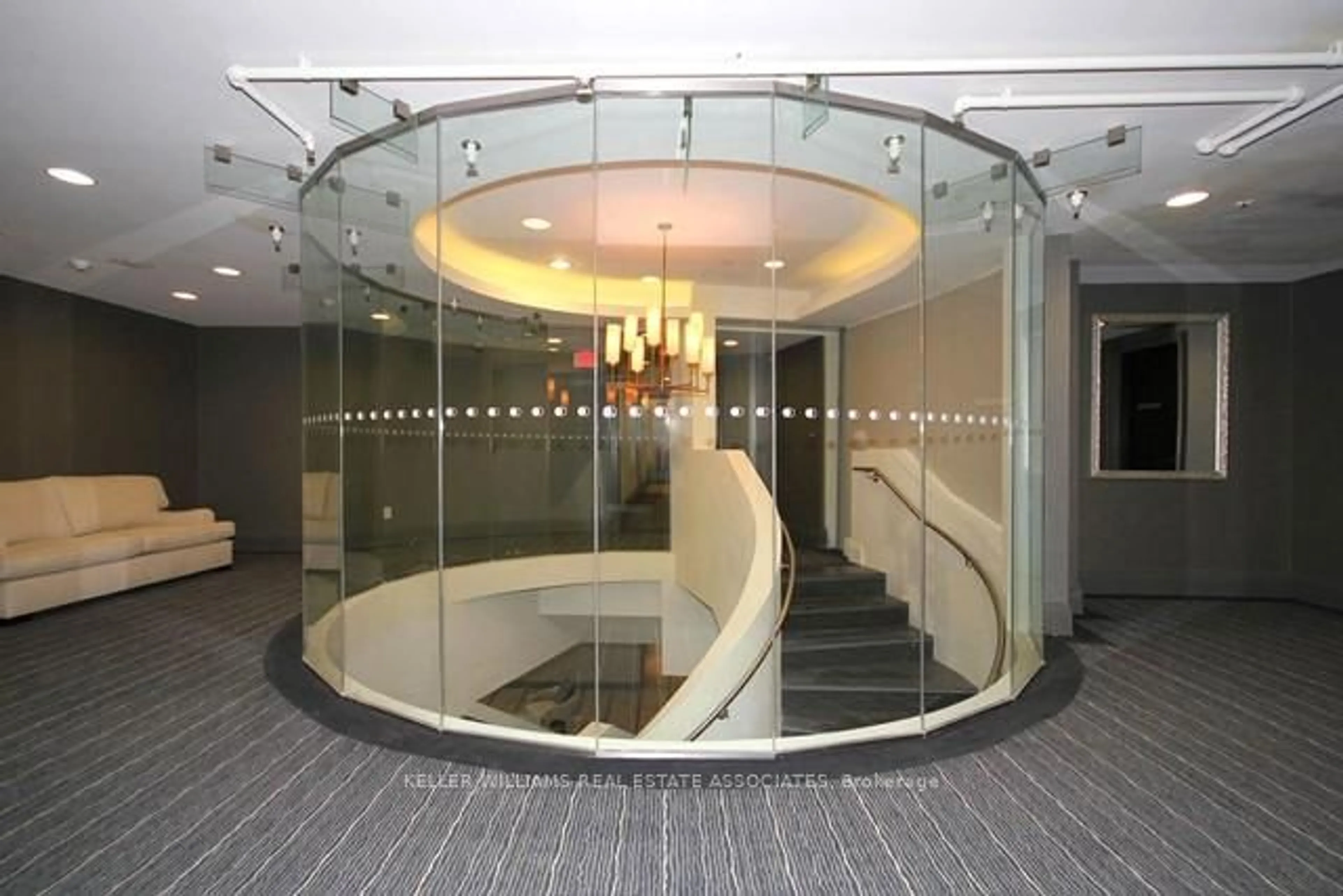 Indoor foyer for 11 Bronte Rd #426, Oakville Ontario L6L 0E1