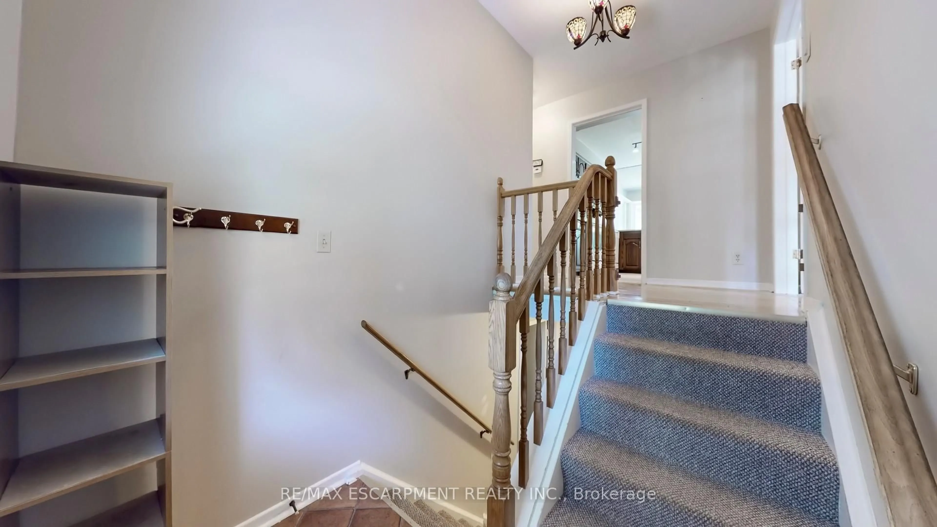 Indoor foyer for 43 Westmorland Ave, Orangeville Ontario L9W 3B7