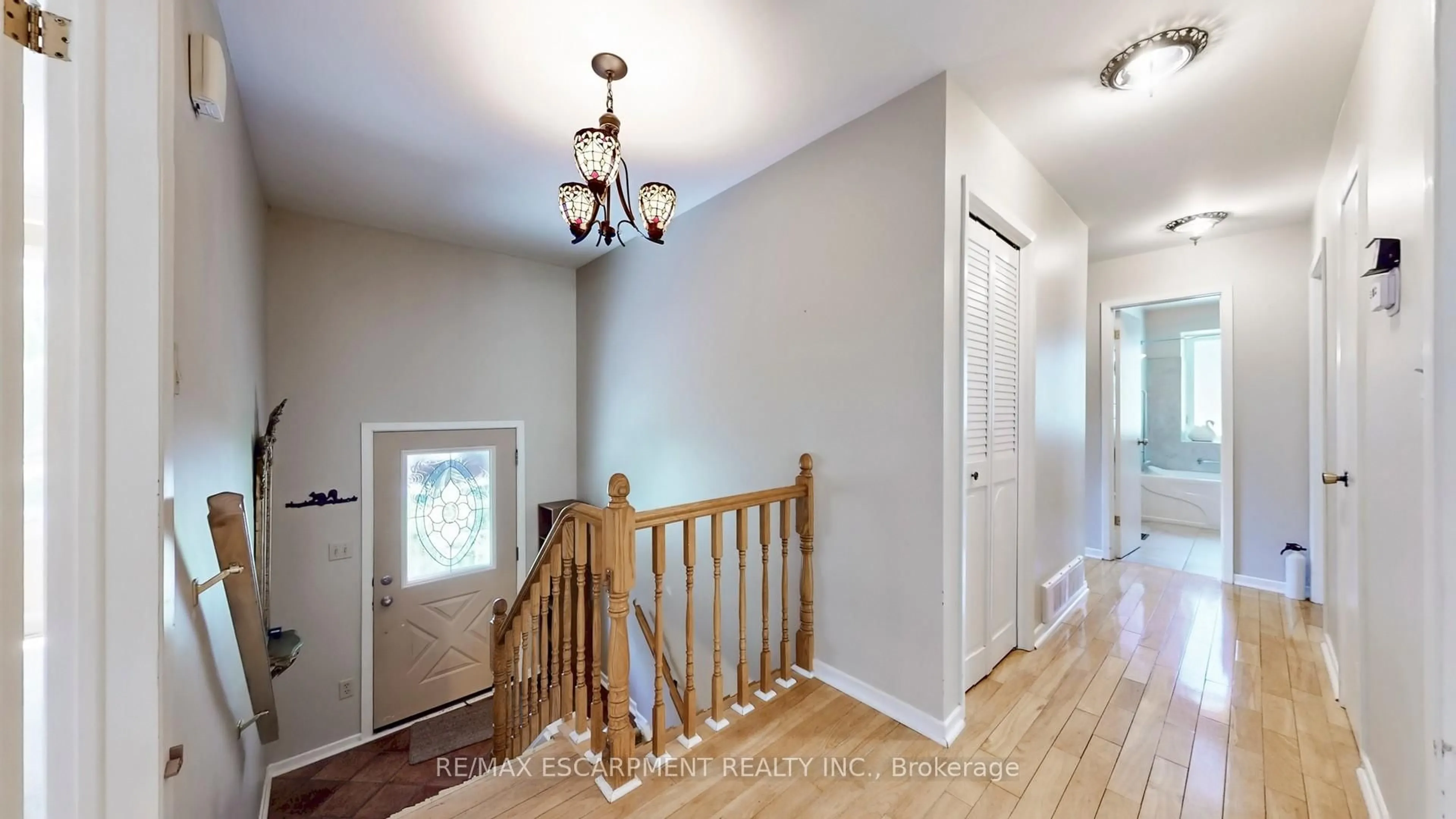 Indoor entryway for 43 Westmorland Ave, Orangeville Ontario L9W 3B7