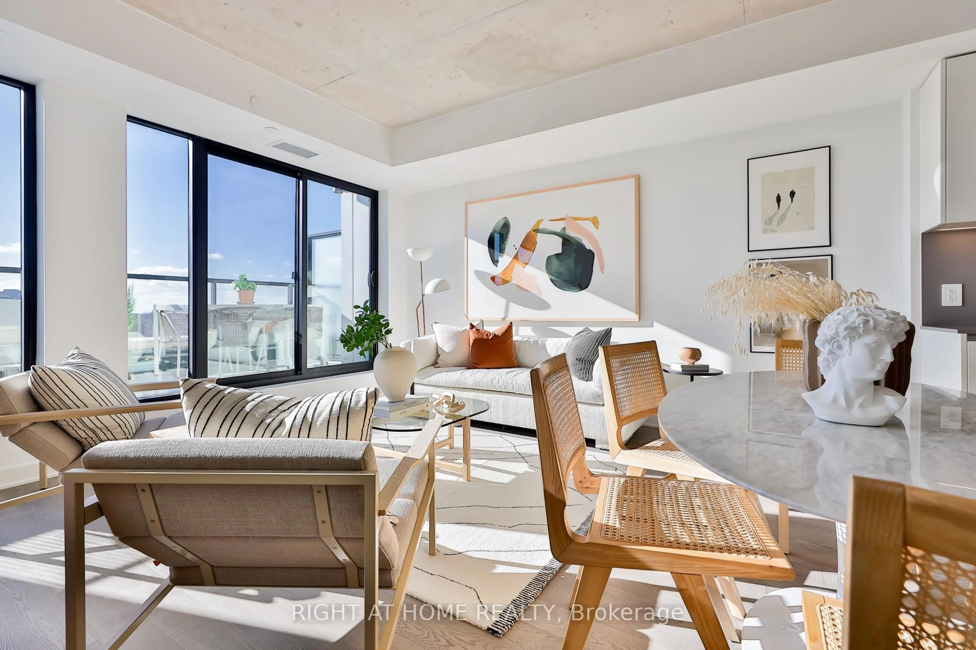 Unknown for 2720 Dundas St #604, Toronto Ontario M6P 0C3
