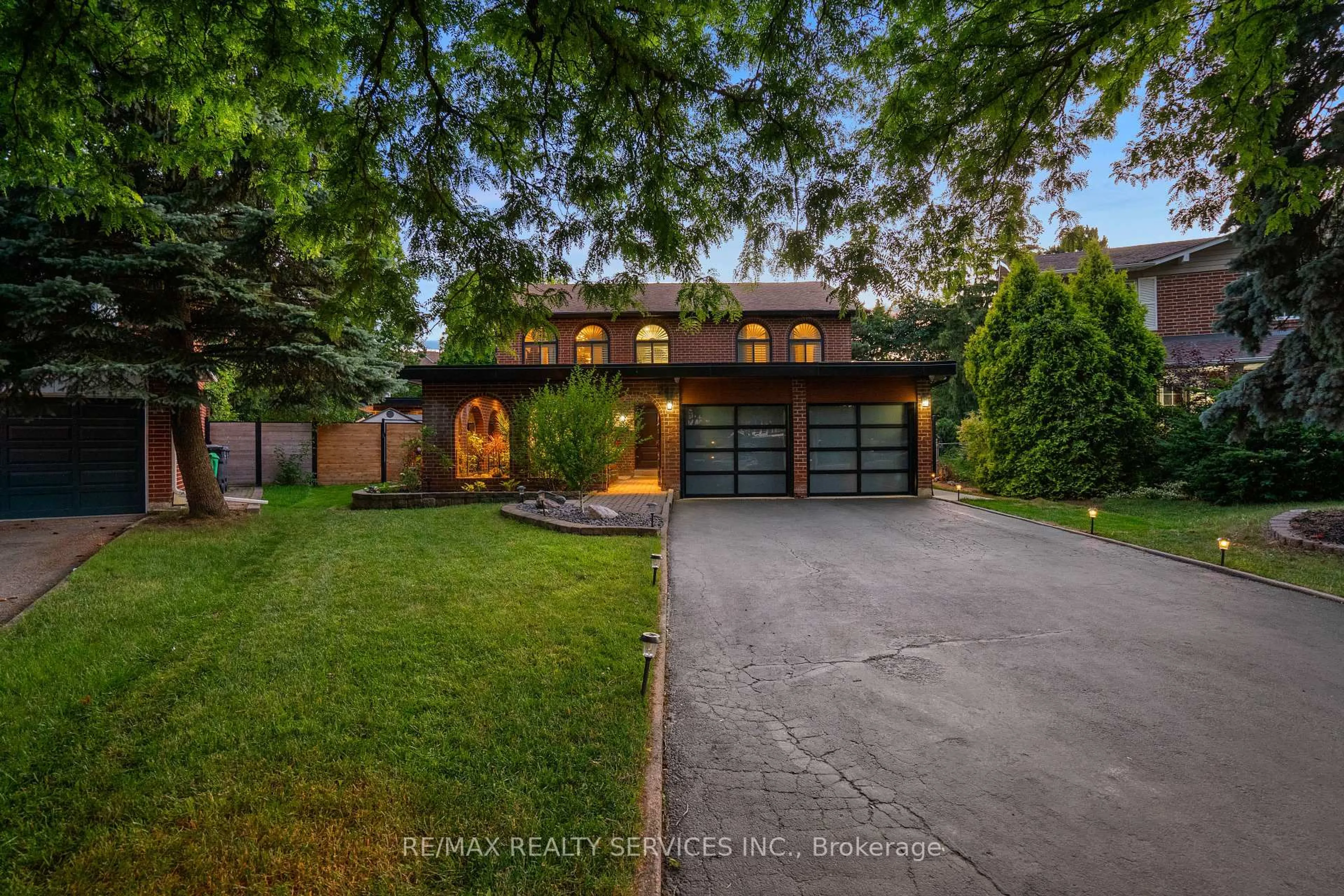 Home with brick exterior material, street for 24 Marlow Pl, Brampton Ontario L6S 2X3