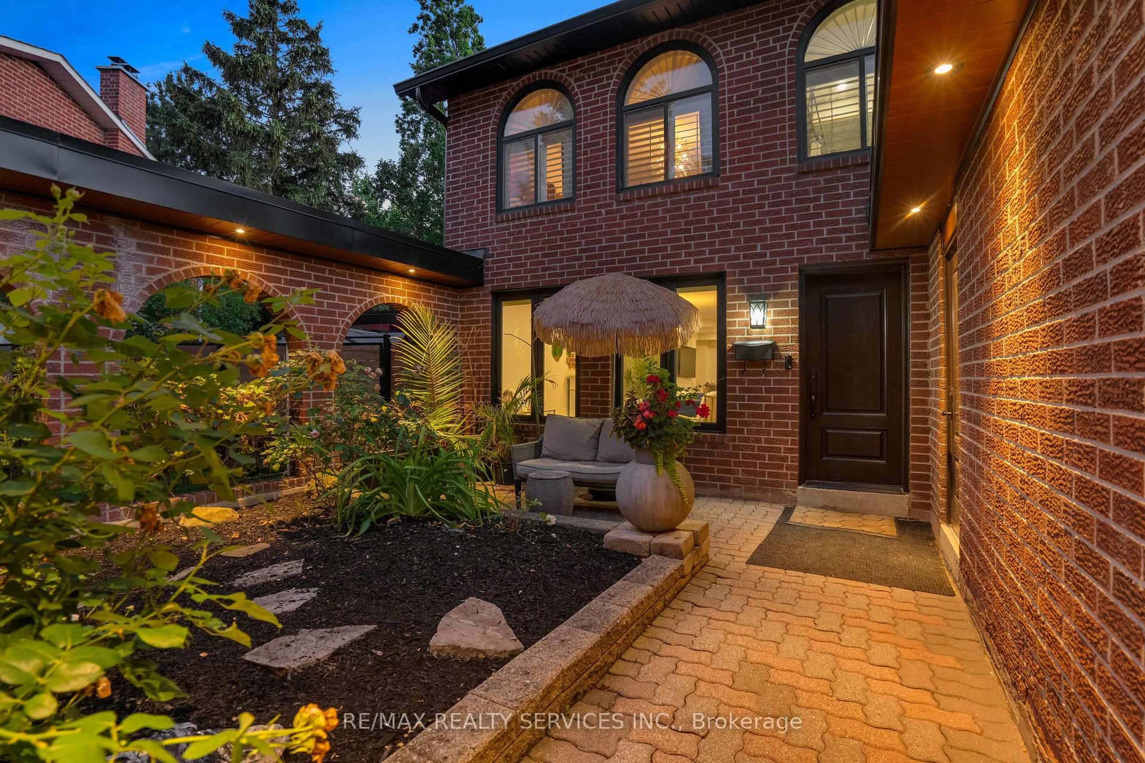 Home with brick exterior material, street for 24 Marlow Pl, Brampton Ontario L6S 2X3