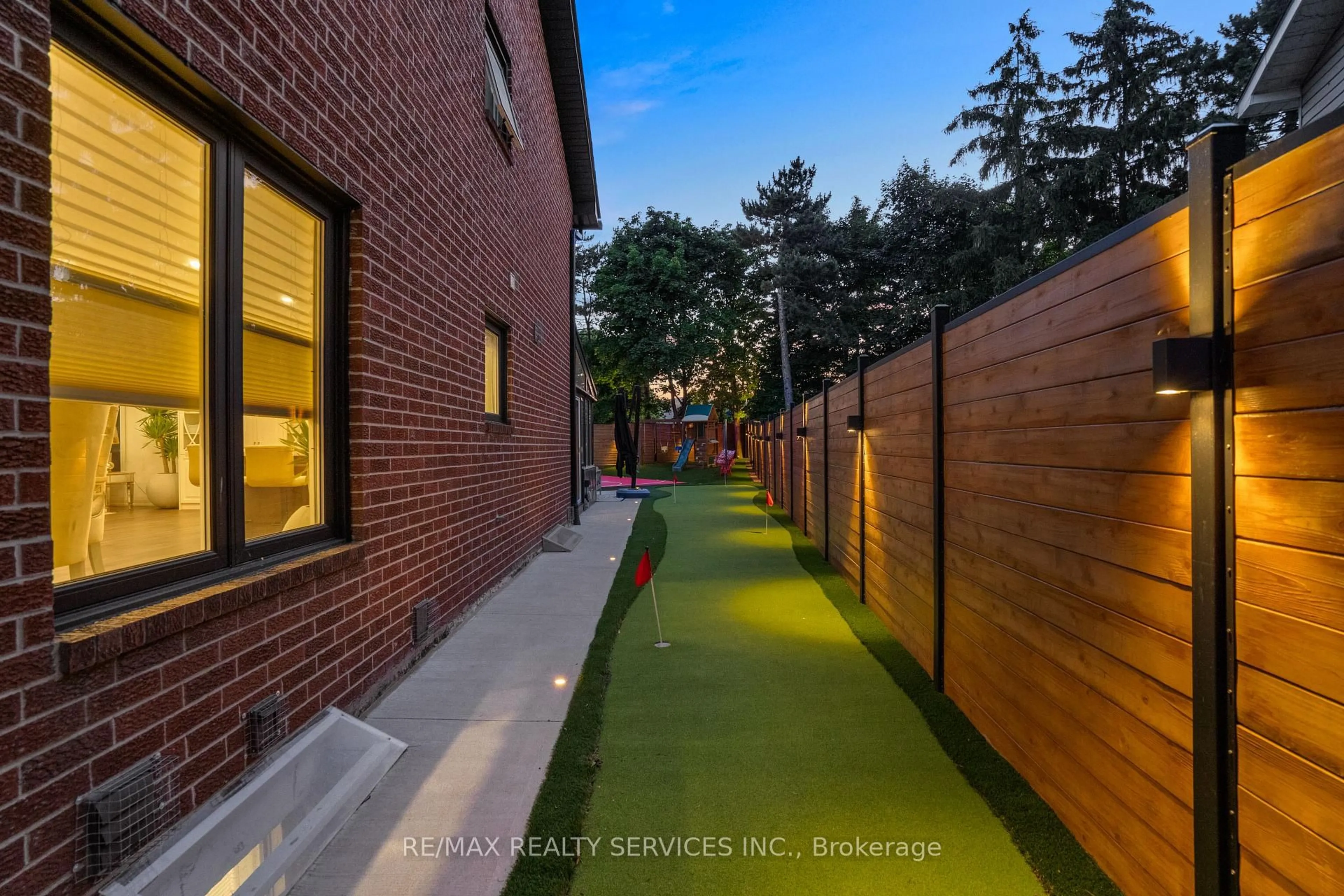 Home with brick exterior material, street for 24 Marlow Pl, Brampton Ontario L6S 2X3