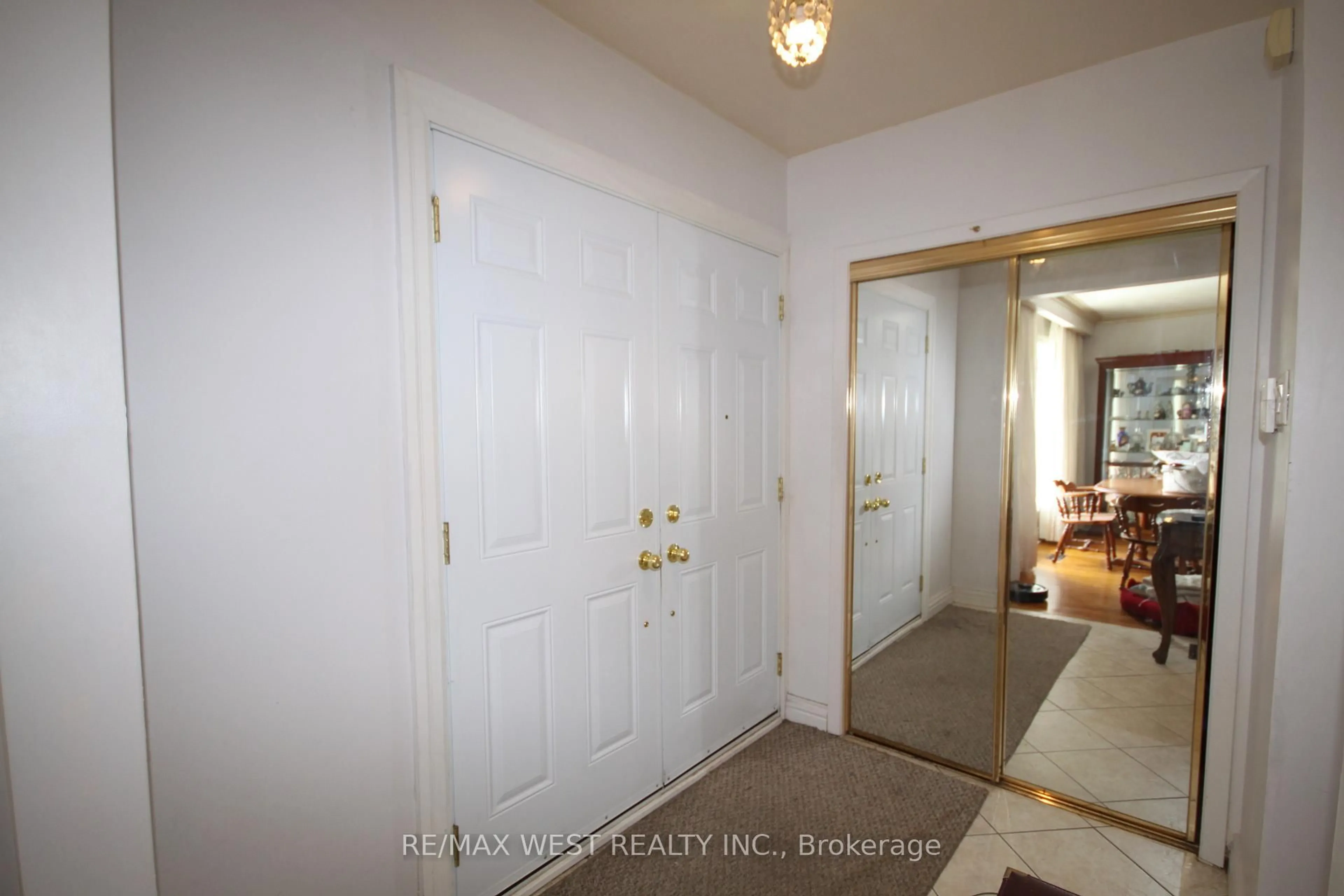 Indoor entryway for 23 Cove Dr, Toronto Ontario M9W 3V2