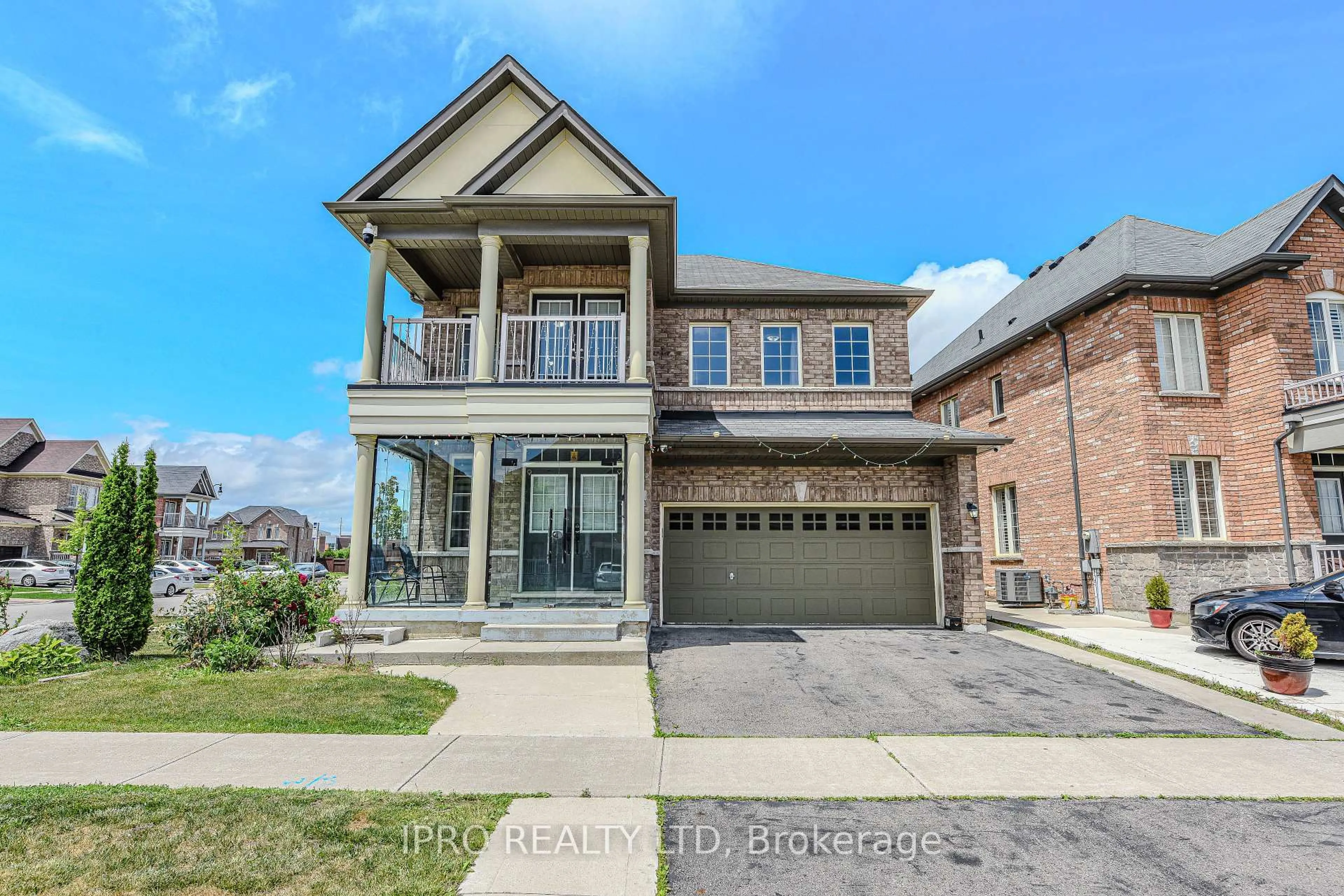 Home with brick exterior material, street for 44 Templehill Rd, Brampton Ontario L6R 0Z8
