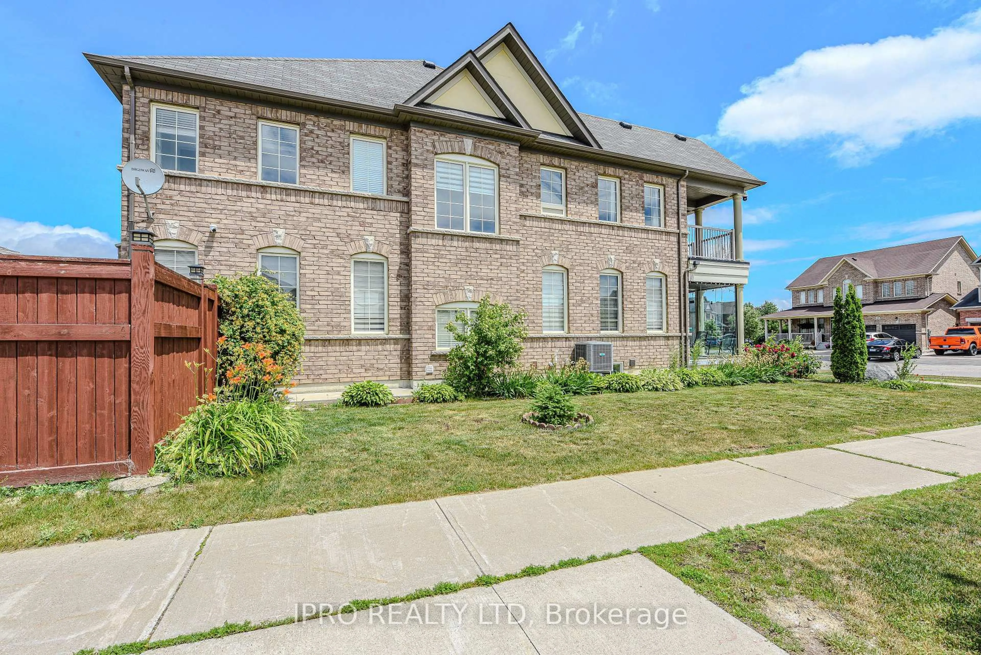 Home with brick exterior material, street for 44 Templehill Rd, Brampton Ontario L6R 0Z8